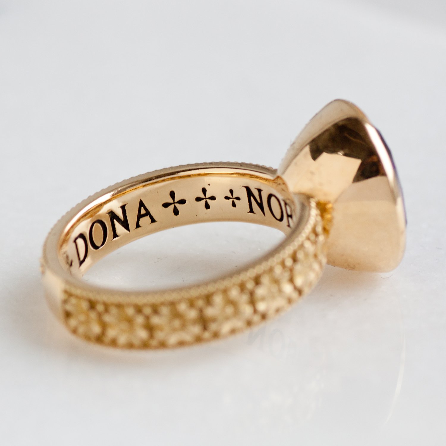 Erica Molinari Trunk Show: Ring, Flowers band 5mm with Amethyst, 5ct, "Give us peace", 18K gold, Size 7