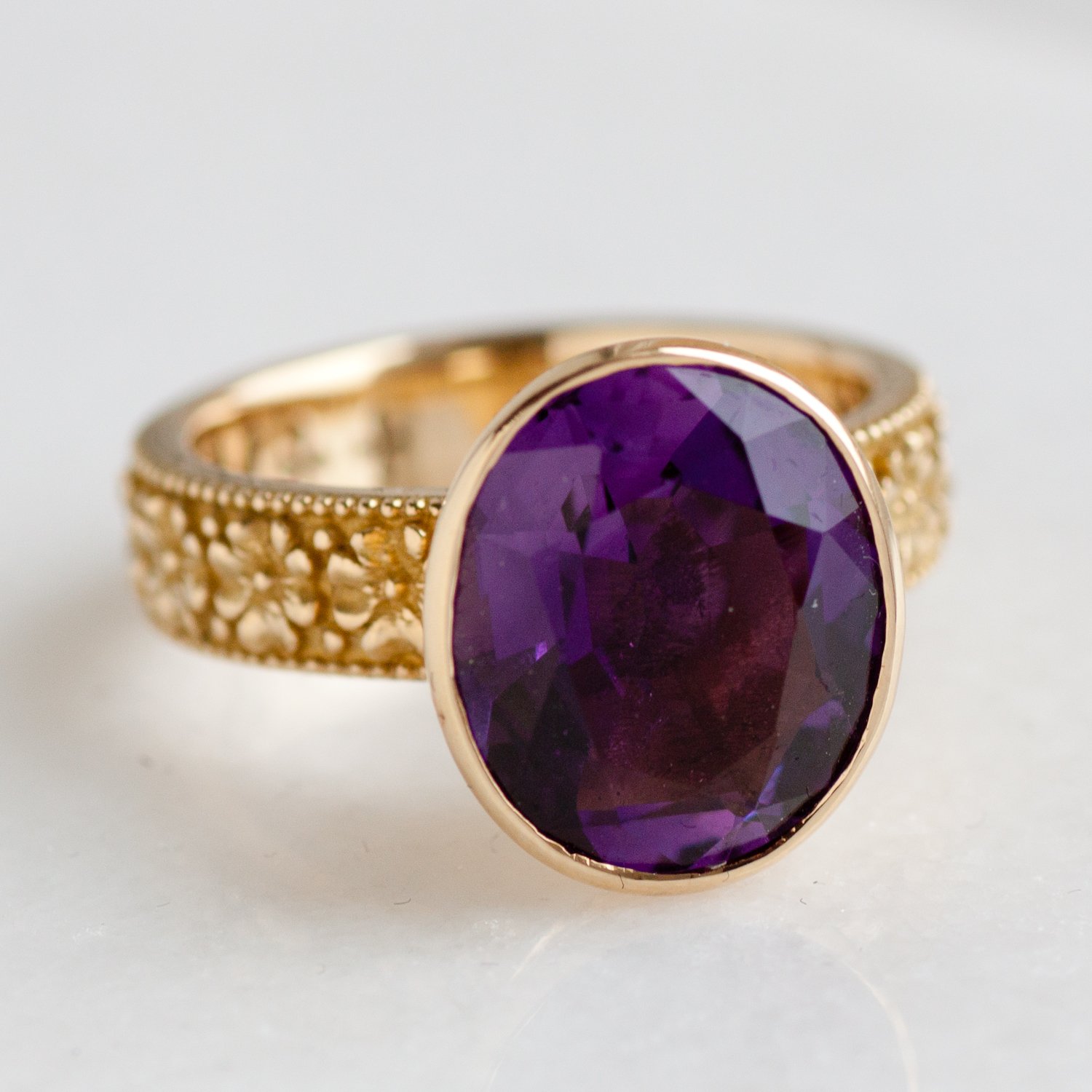 Erica Molinari Trunk Show: Ring, Flowers band 5mm with Amethyst, 5ct, "Give us peace", 18K gold, Size 7