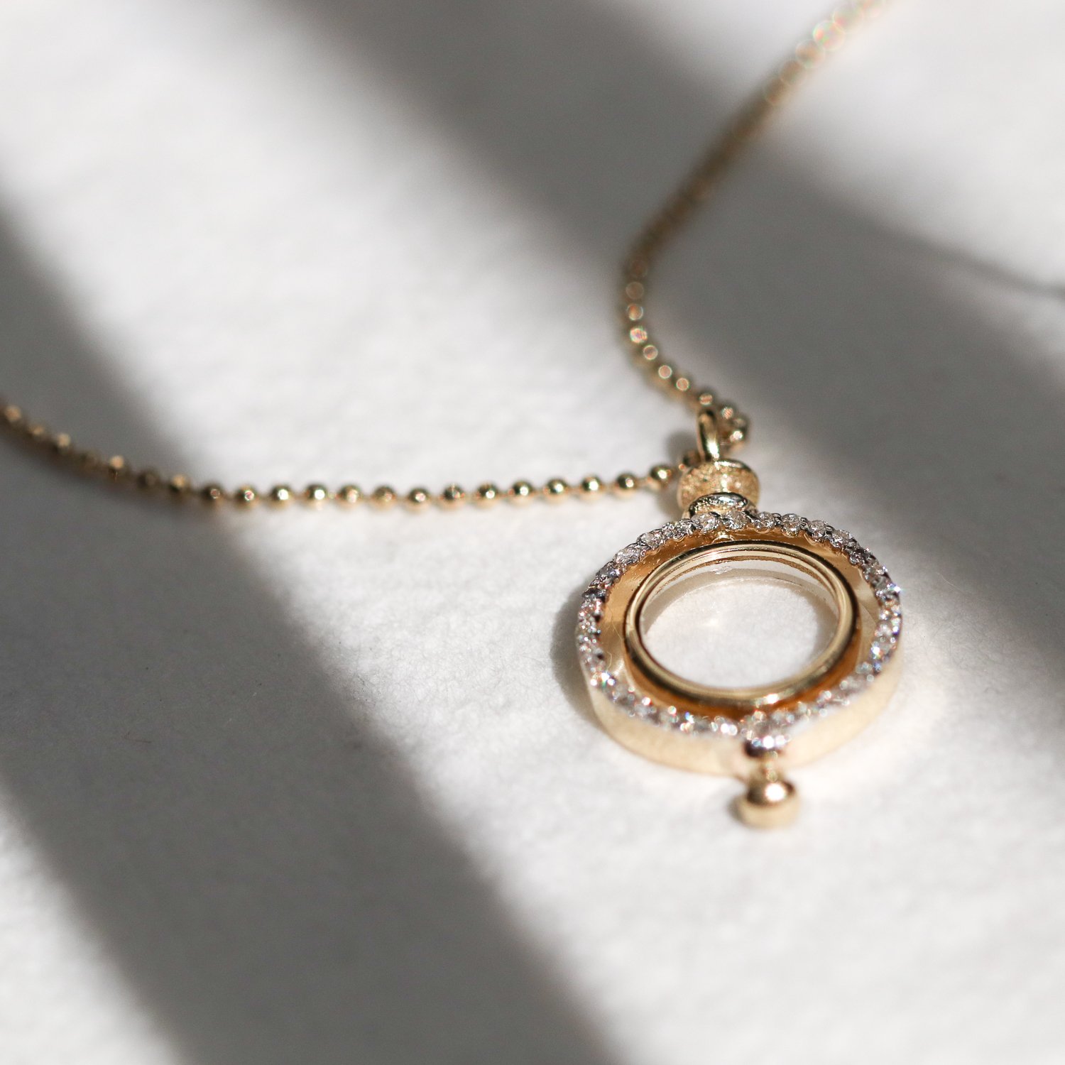 Kismet: Spinning loop necklace in white diamond .09ct and 4.07 gr 14k gold