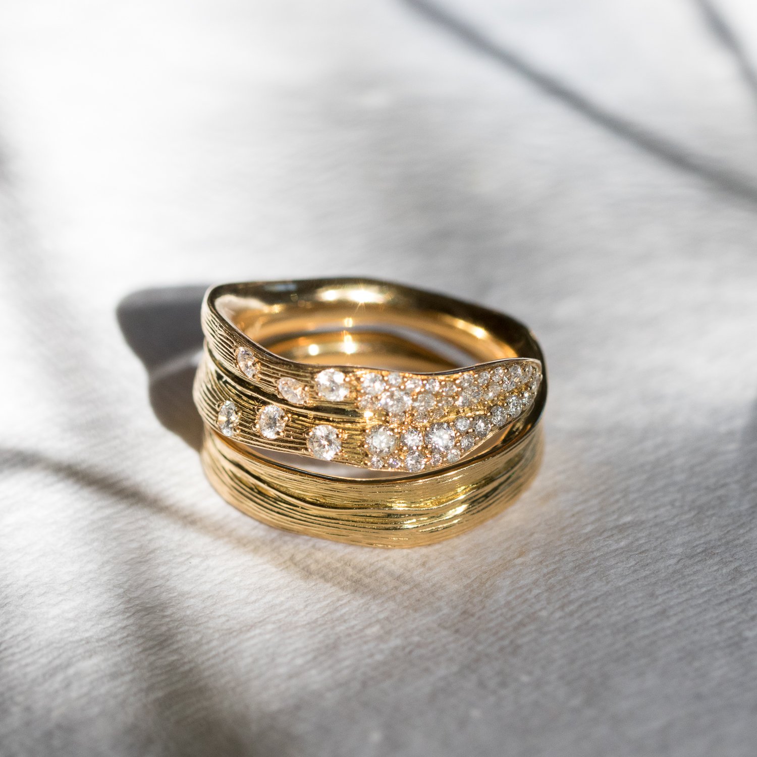 Michael Aram Jewelry: Palm bypass ring in yellow gold with white diamonds