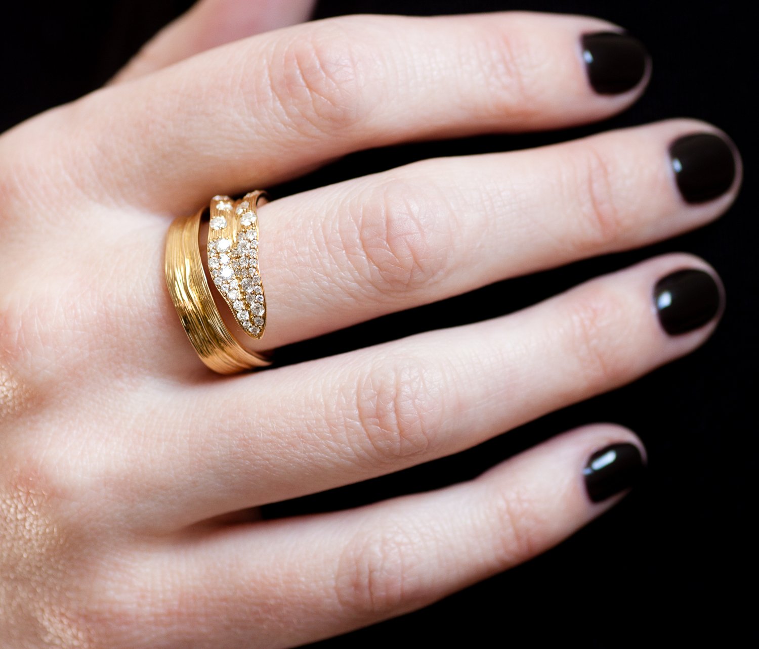 Michael Aram Jewelry: Palm bypass ring in yellow gold with white diamonds
