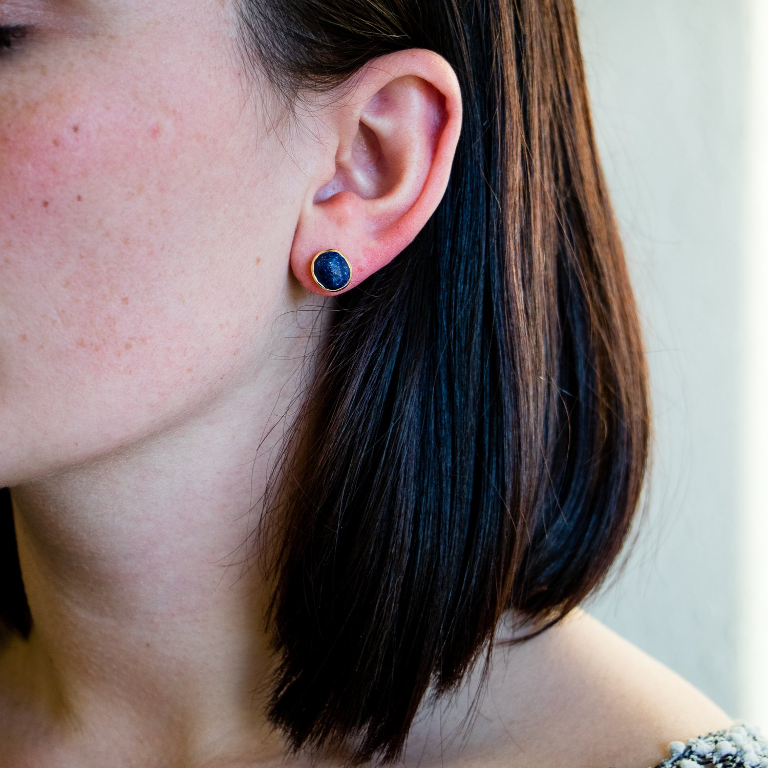 Lulu: Cairo post earring with blue sapphire
