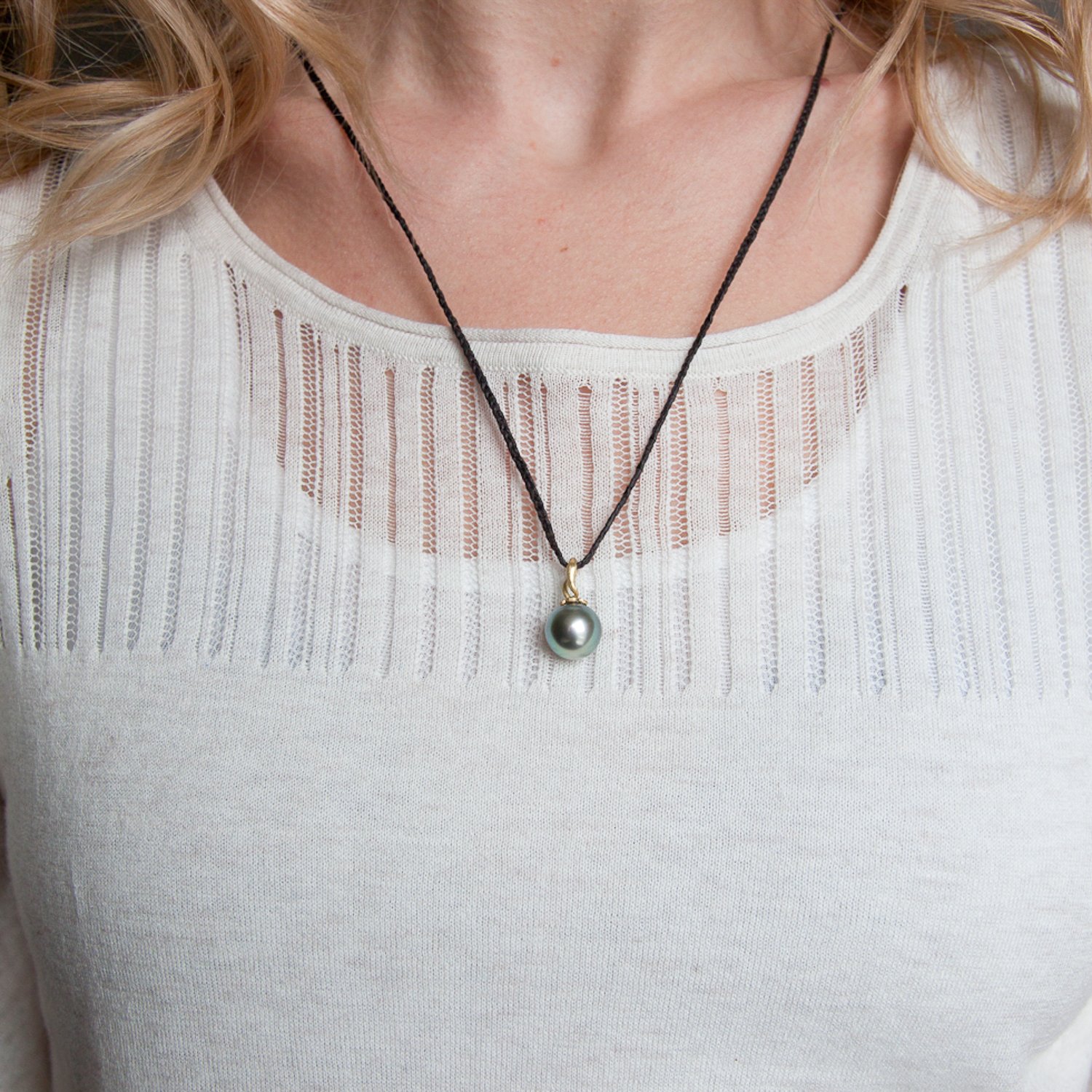 Lene Vibe: 18K gold adjustable knot necklace with Tahiti pearl