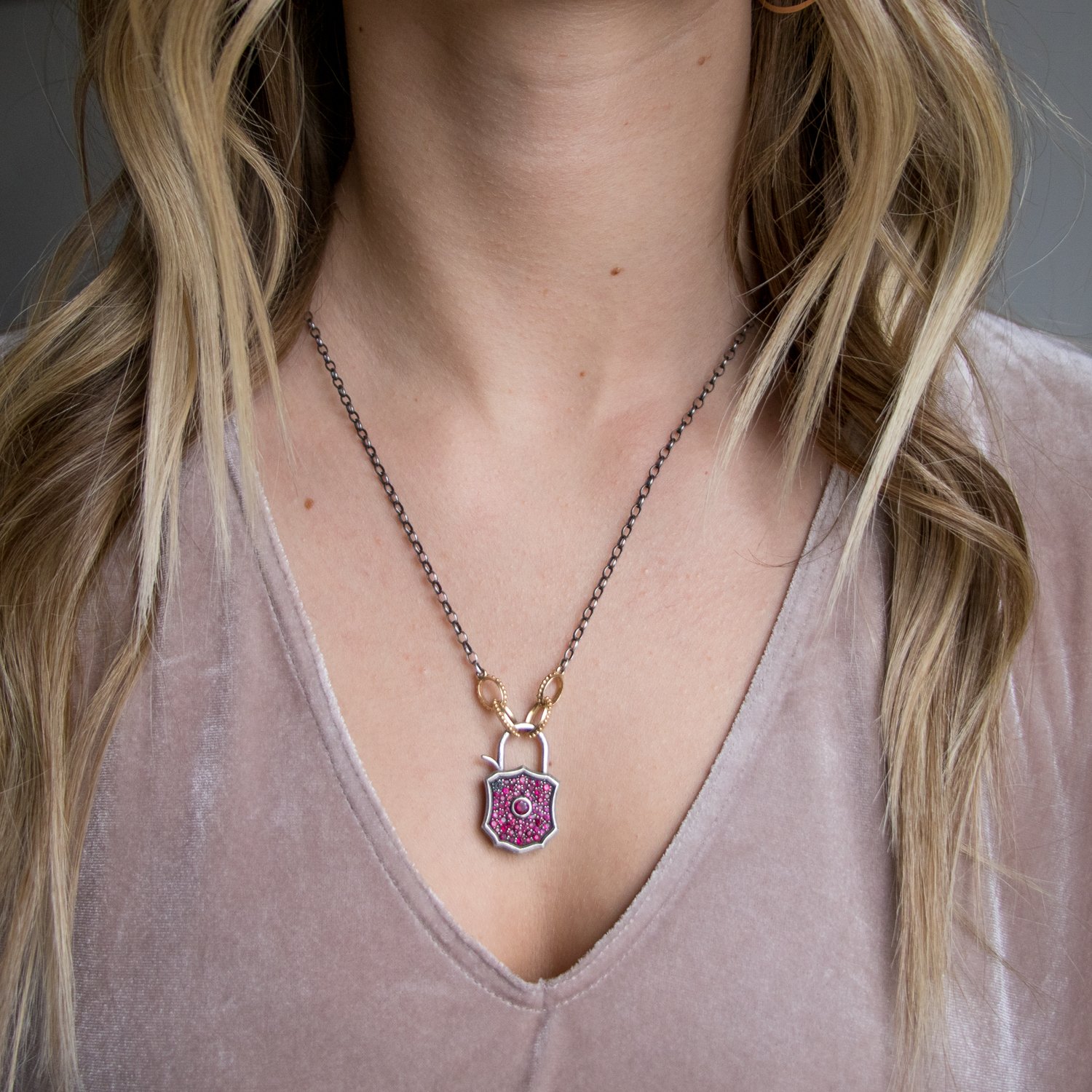 Erica Molinari Trunk Show: ss/18k pink sapphire padlock "live and love life" 1.19cts