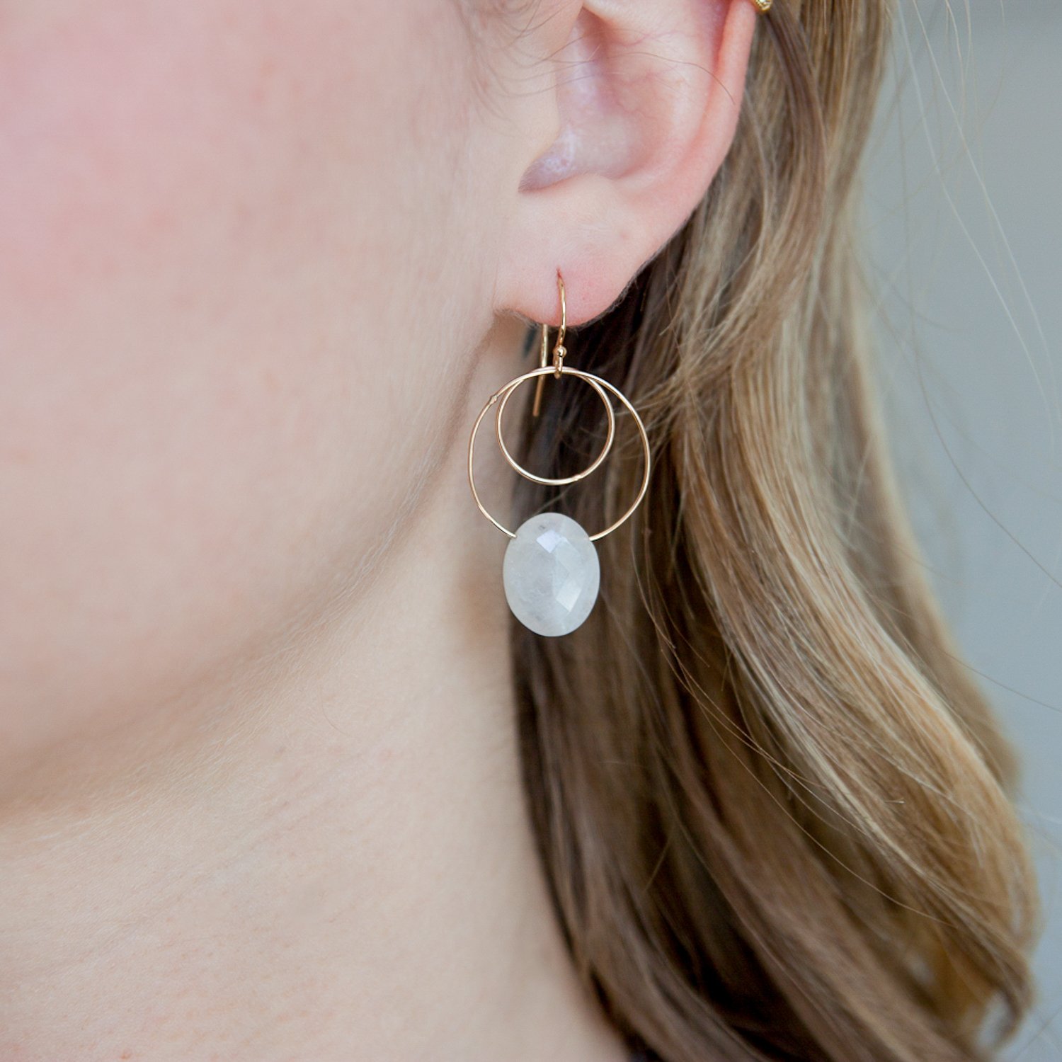 Lulu: Small dahlia earring with moonstone