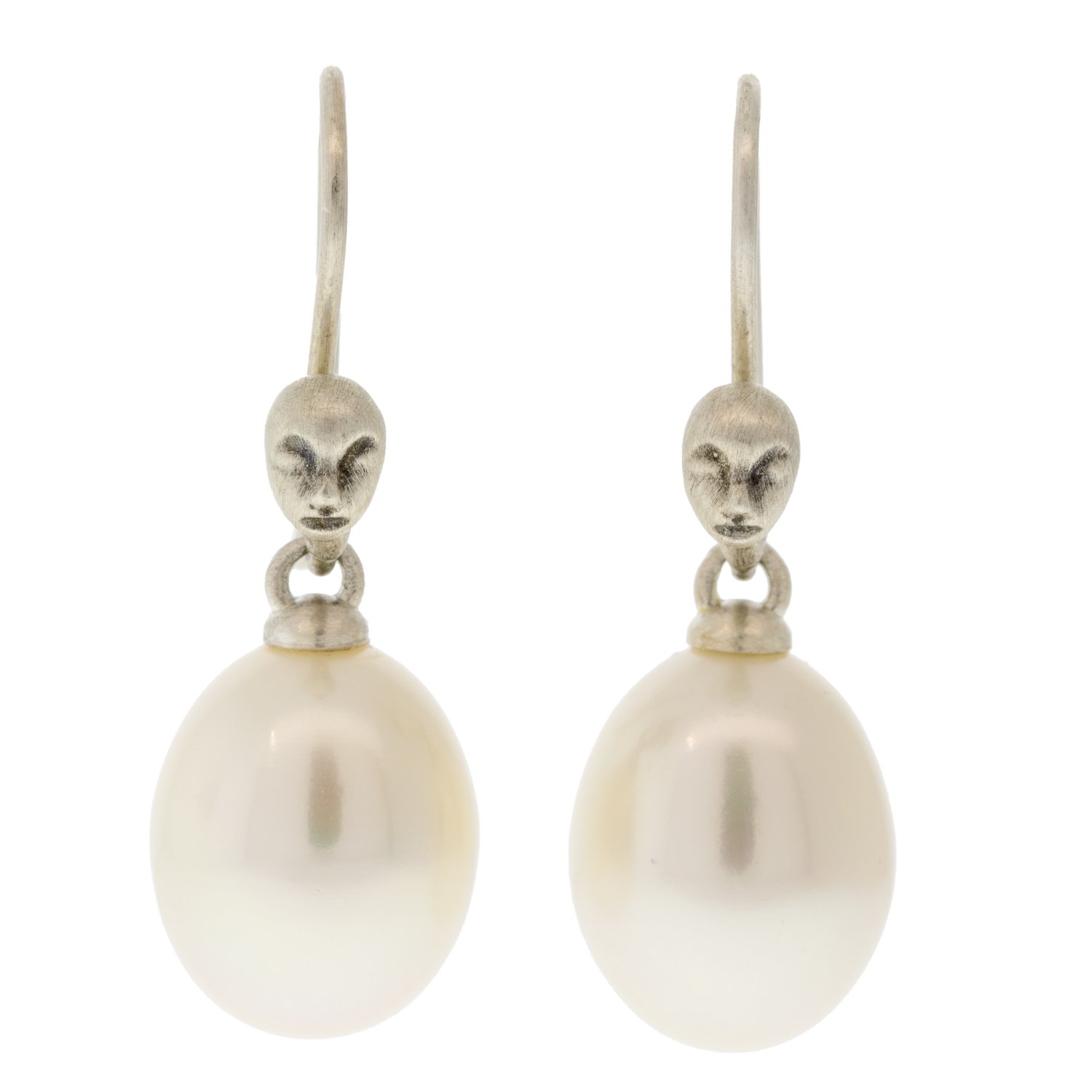 Hannah Blount: Oxidized sterling silver pearl figurehead cameo earring
