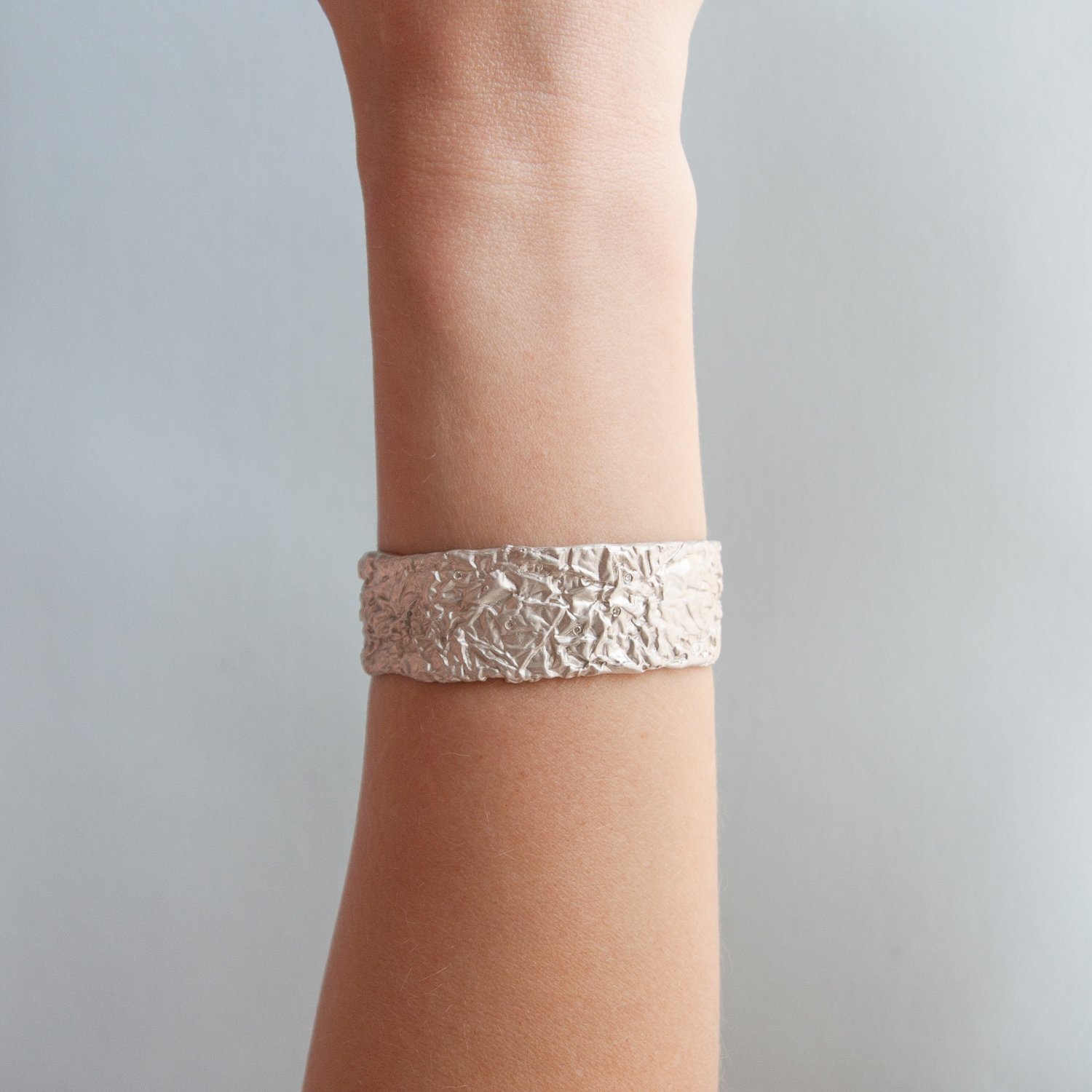 Saundra Messinger: Wide crinkled cuff with 7 diamonds .0525cts