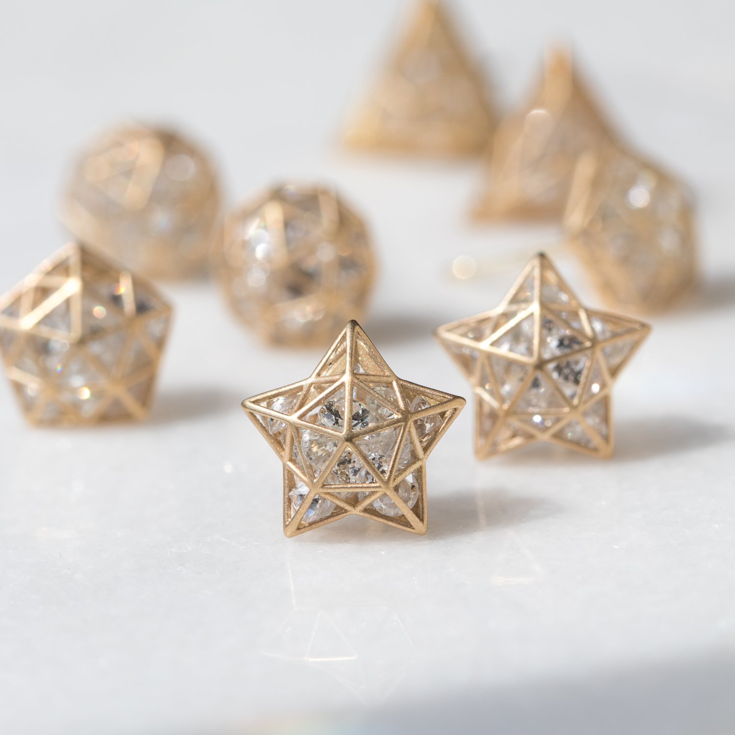Roule: Roulette star stud earrings 18K gold and 3.83cts white sapphires