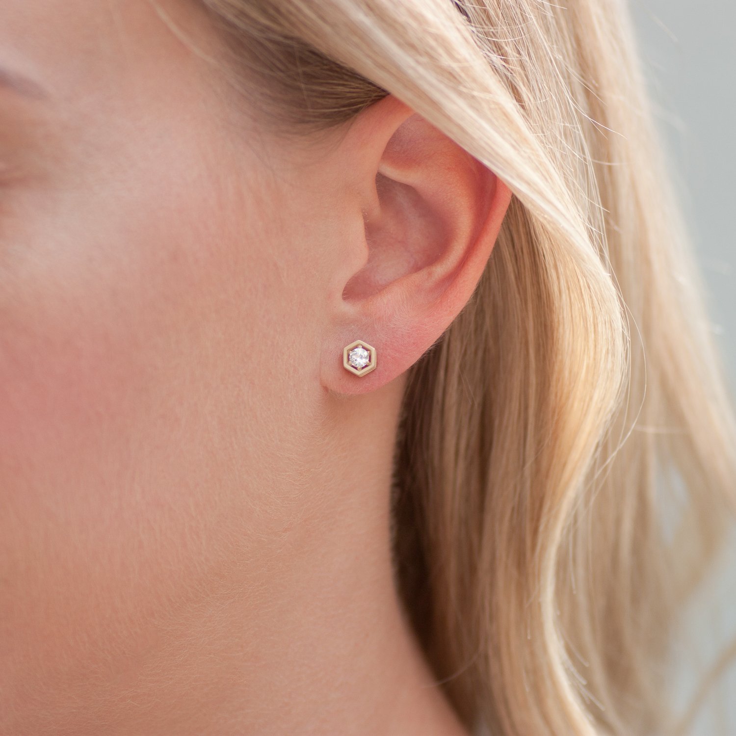 Roule: Three storey hexy single stud earrings 18K gold white sapphires .39cts