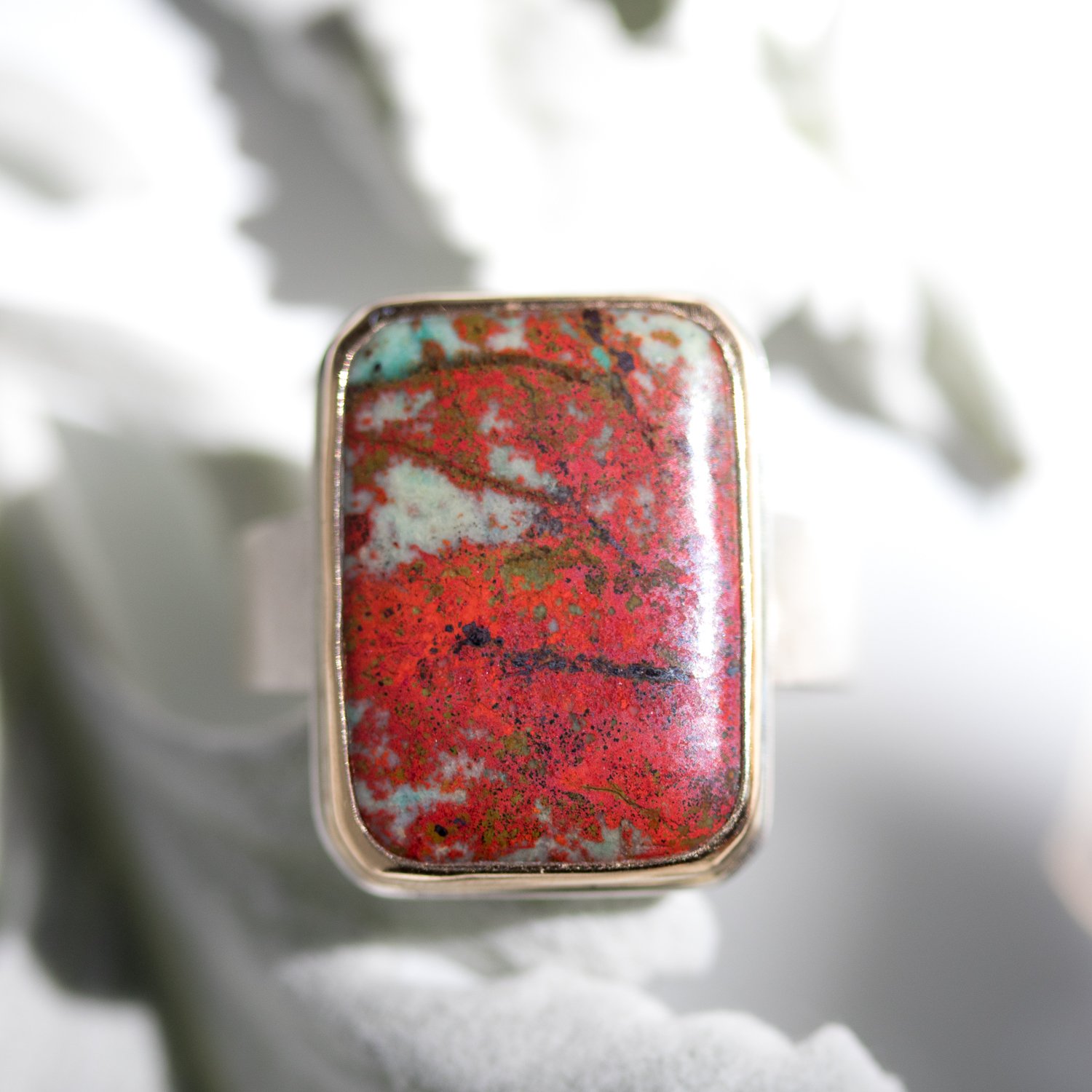 Jamie Joseph: SS & 14k gold ring w/ vertical rectangular cuprite on tapered Y band size 6.75 3/4 x 9/16