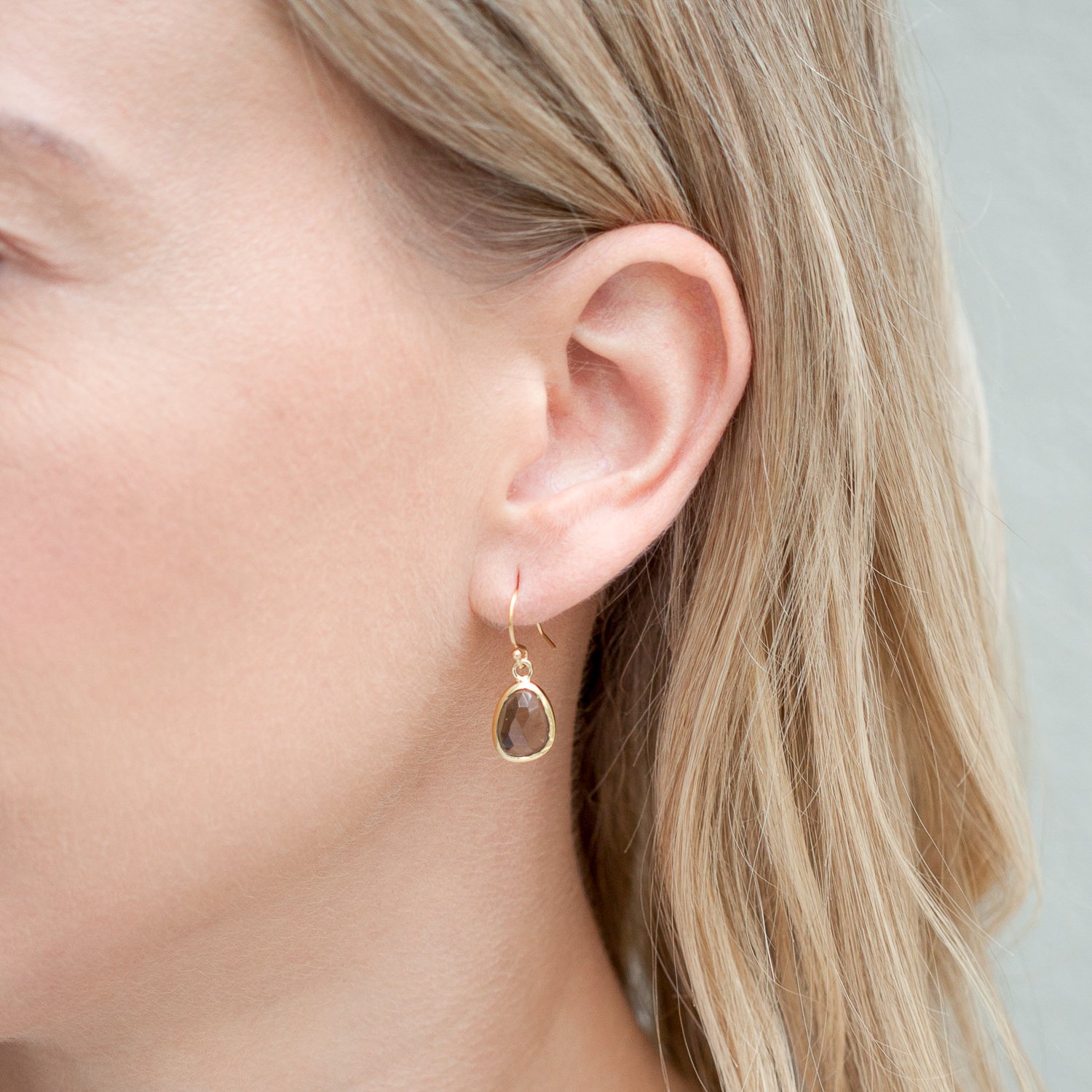 Lulu: Finn earring w/ asymmetrical Smokey Quartz