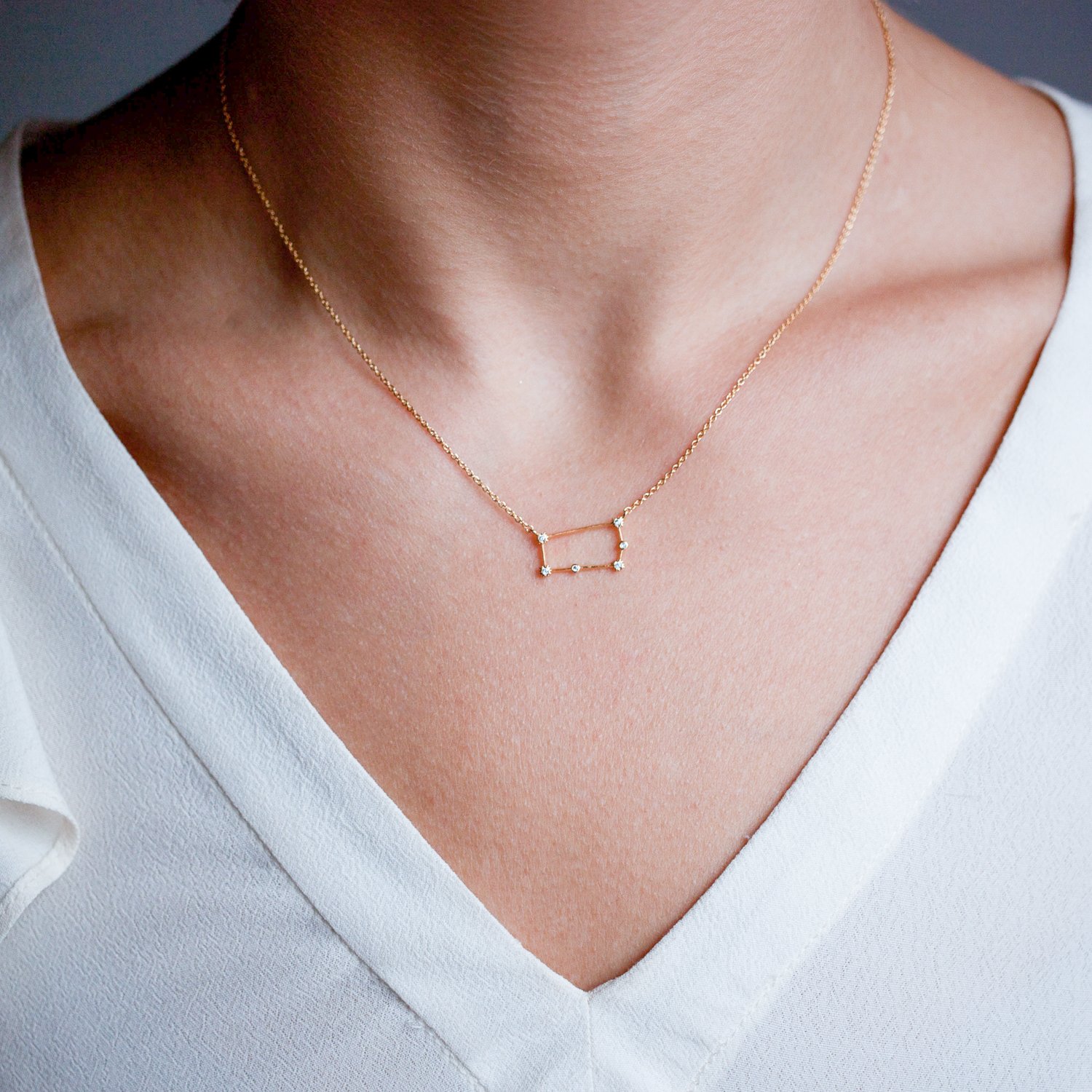 Tai: Gold simple chain necklace with Gemini constellation