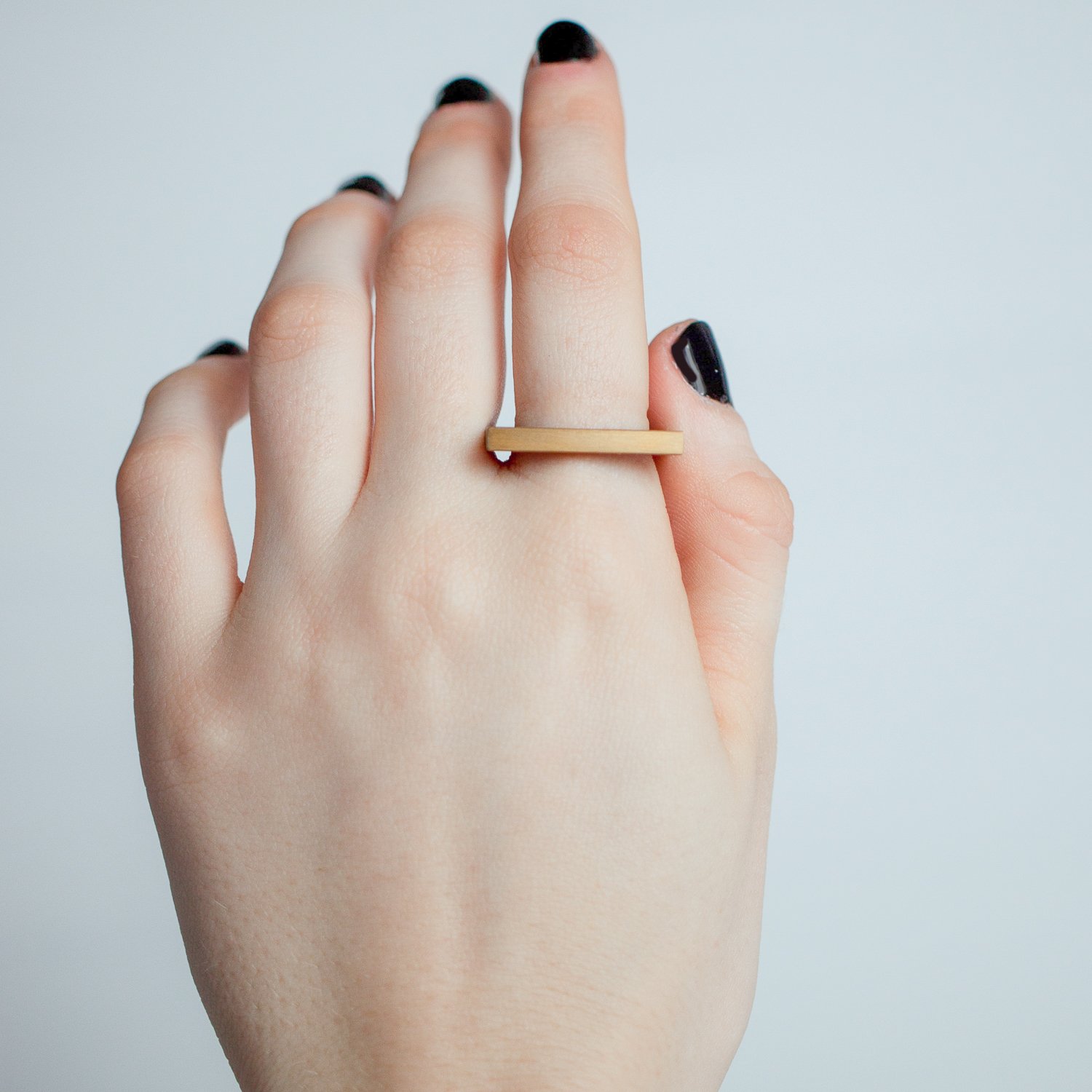 Marmol Radziner: Lightweight short slab ring in dark size 7.0