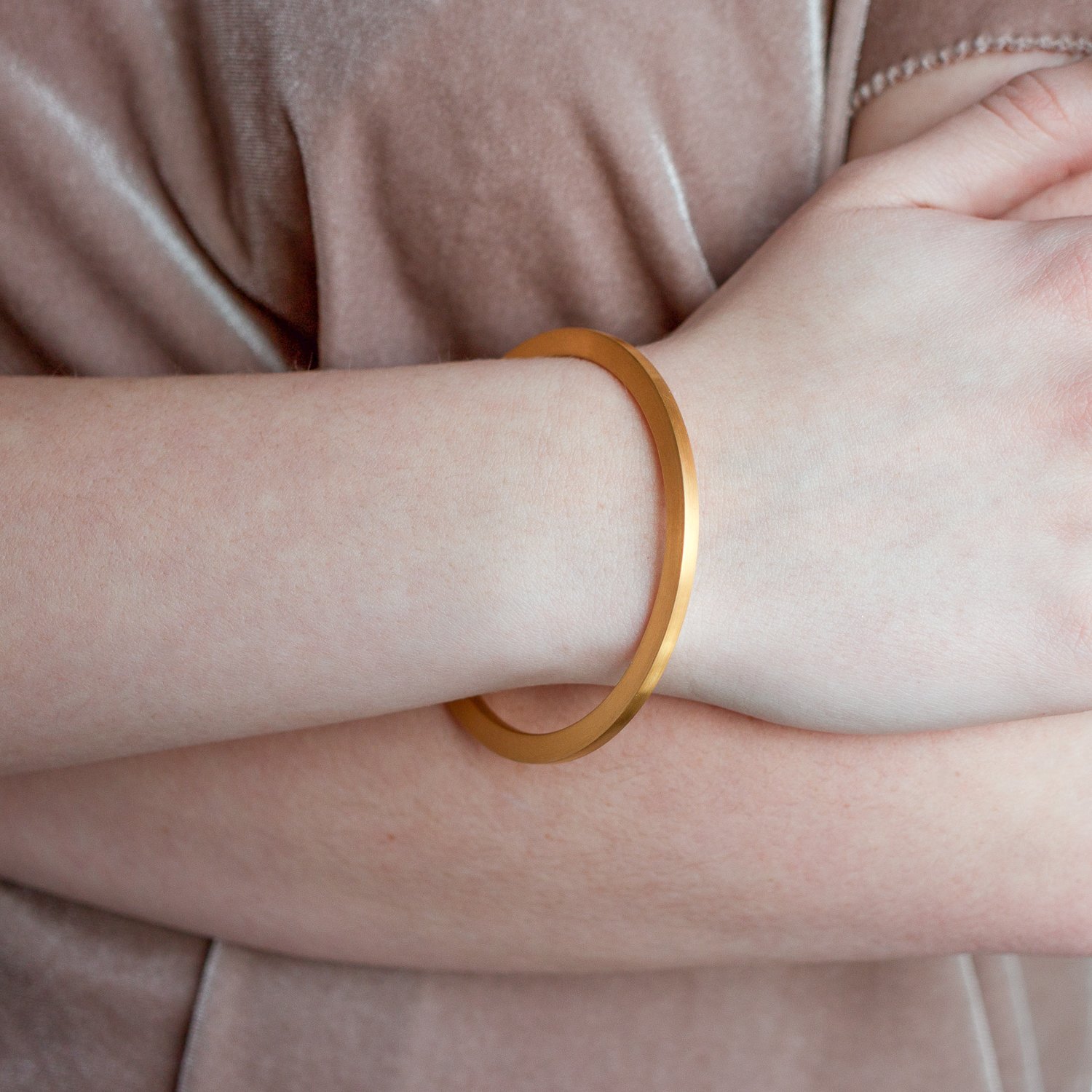 Marmol Radziner: 18K gold plated sheet bangle Extra