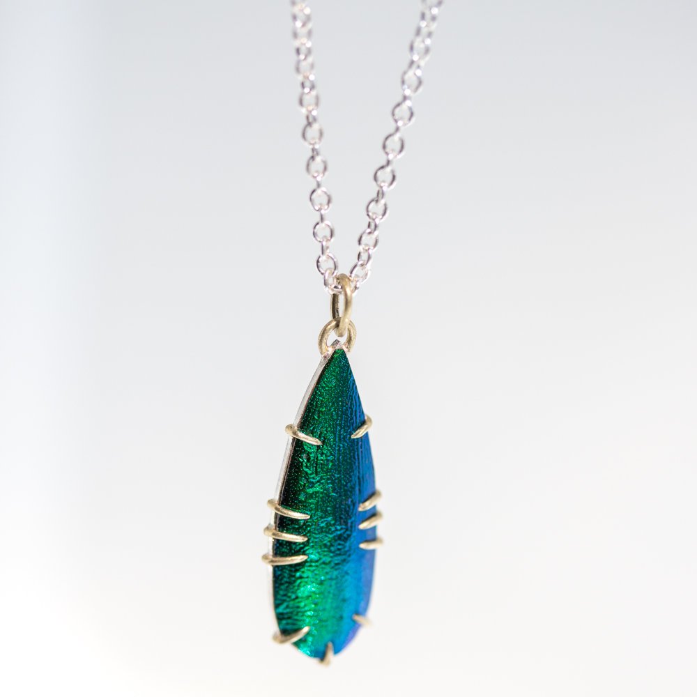 Hannah Blount: Necklace, Vanity, Study #6, Beetle wings, 18K gold, Sterling silver.