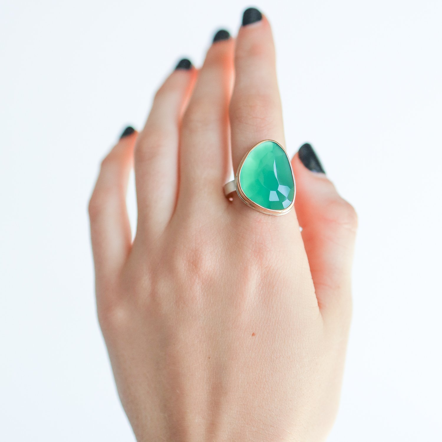 Jamie Joseph: SS & 14k Gold Ring w/ Vertical Asymmetrical Faceted Green Onyx on X Band Size 7.5