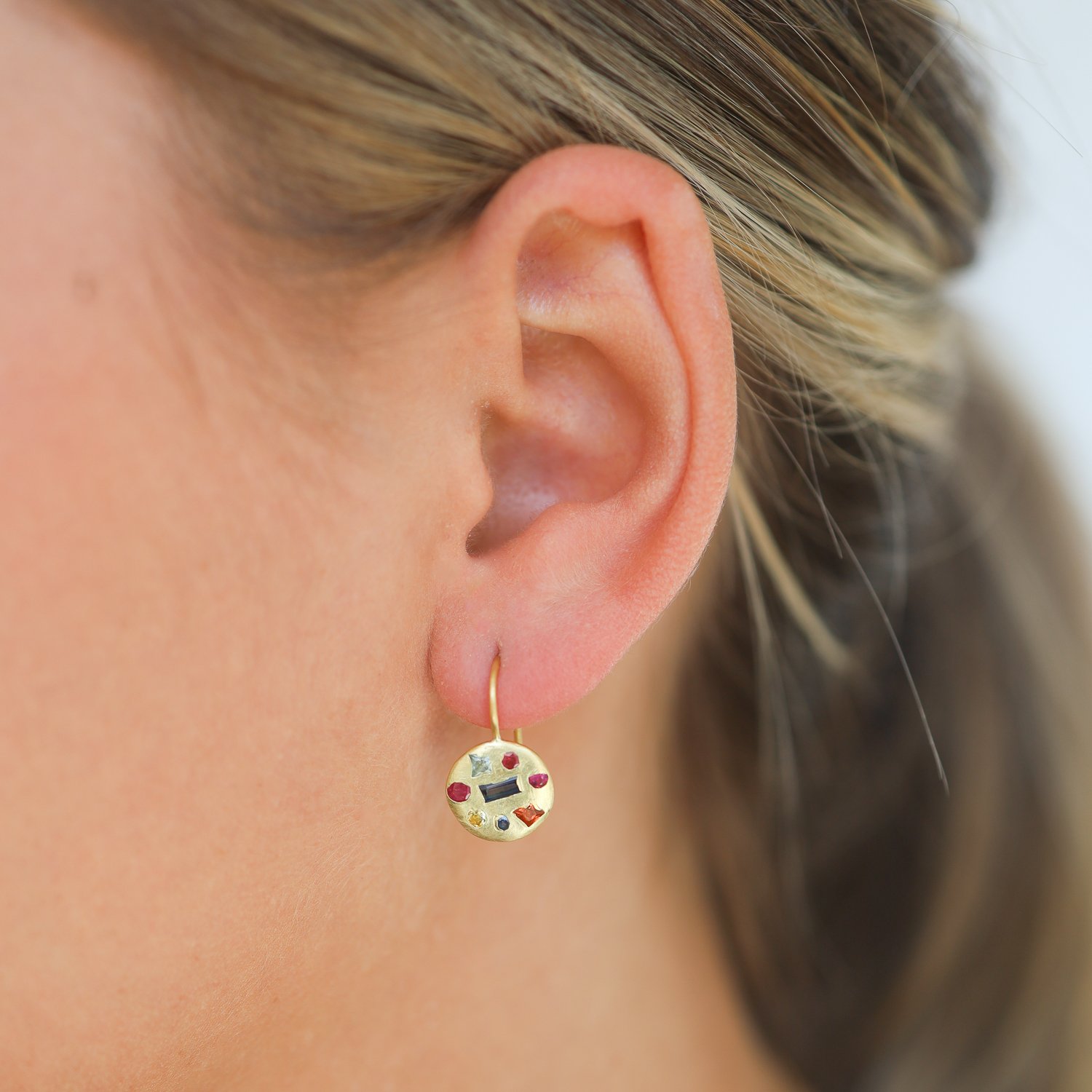 Polly Wales: Earrings, Celeste Disc, 18K gold, Harlequin sapphires, XL