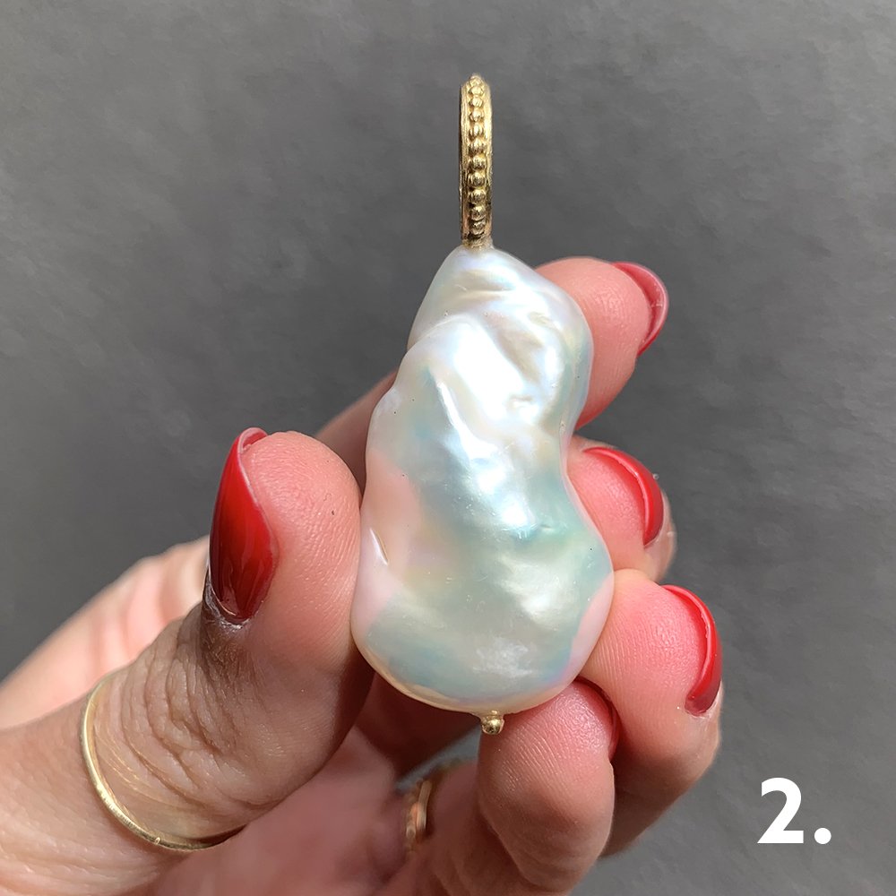 Erica Molinari : 18k granule bail baroque large FWP pearl