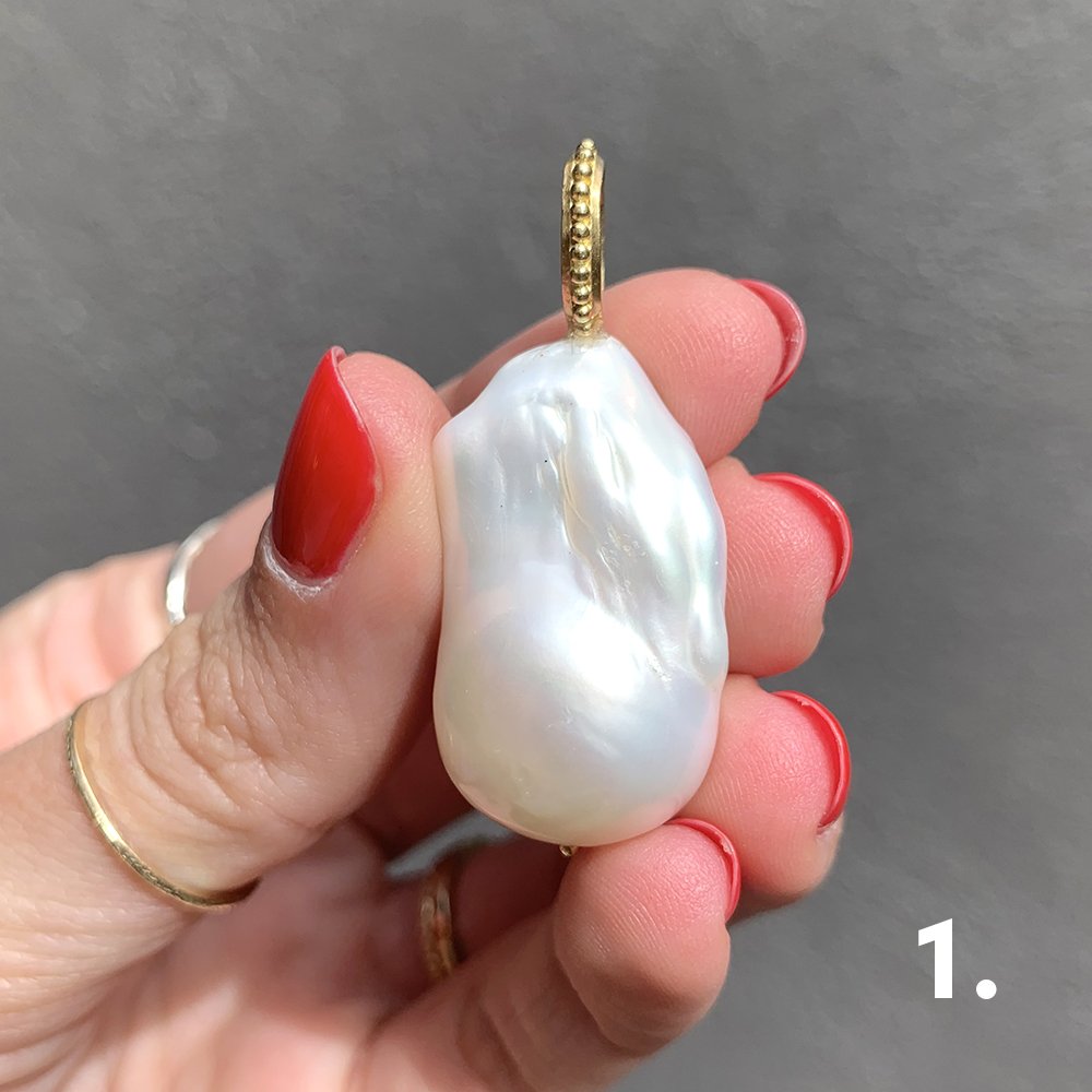 Erica Molinari : 18k granule bail baroque large FWP pearl
