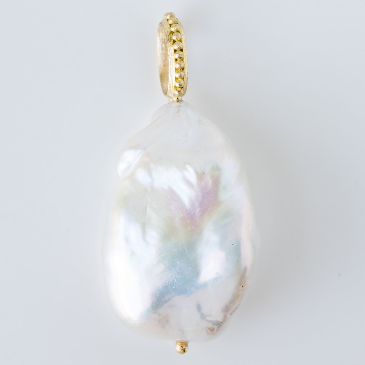 Erica Molinari : 18k granule bail baroque large FWP pearl