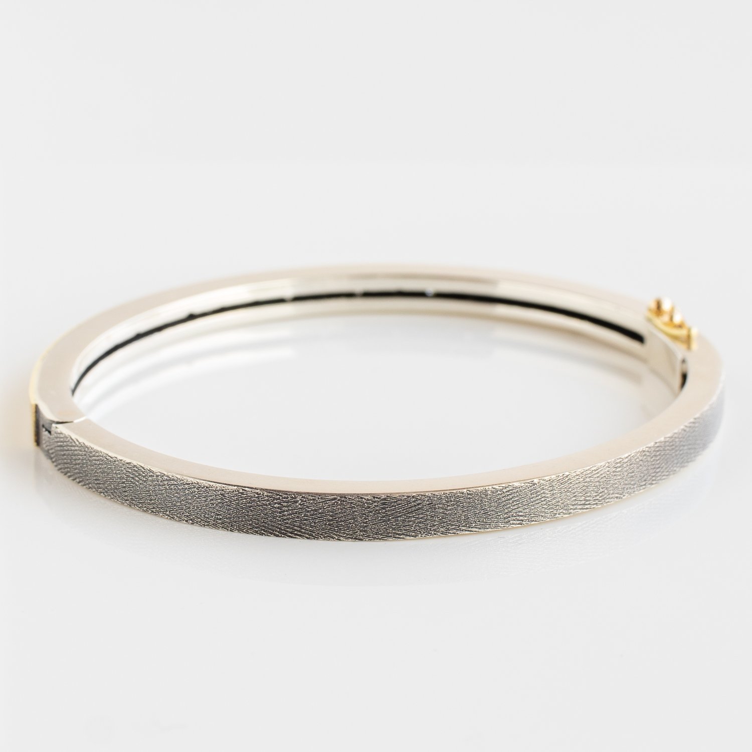 Rene Escobar: Bangle, LAURA, 4 MM, 18K Yellow gold & Sterling silver, 0.50ct diamonds , Size medium.