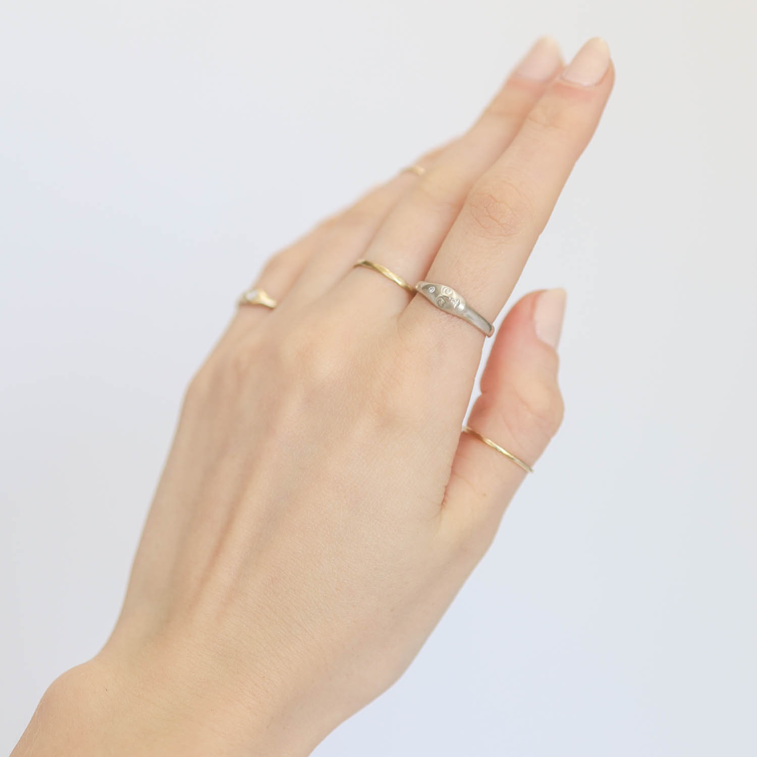 Hannah Blount:Little Grey Lady Cameo ring,Bright silver & Diamond