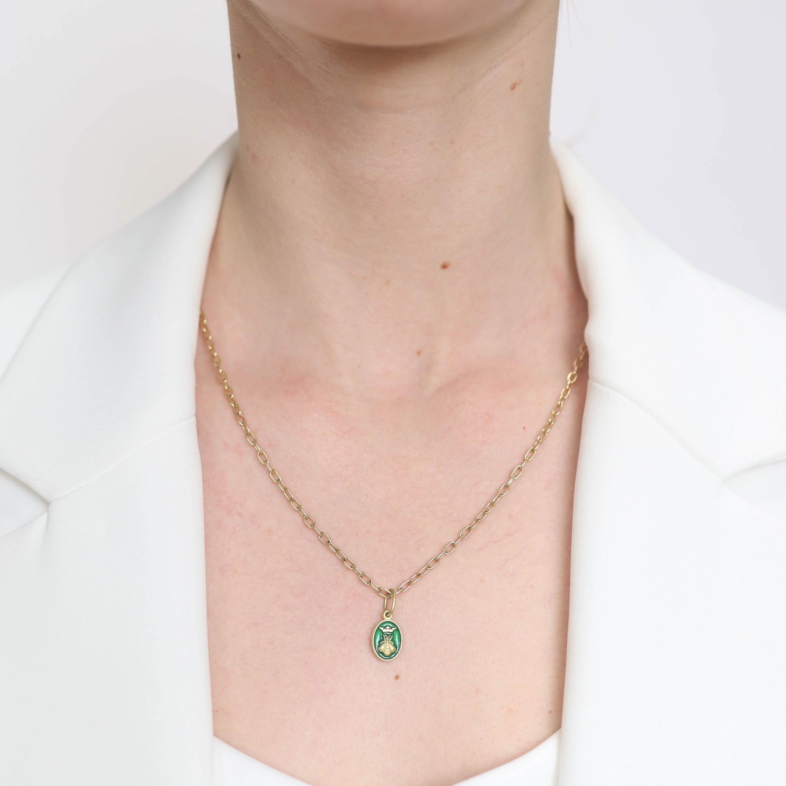 Erica Molinari Trunk Show : 18k baby oval Emerald enamel queen bee