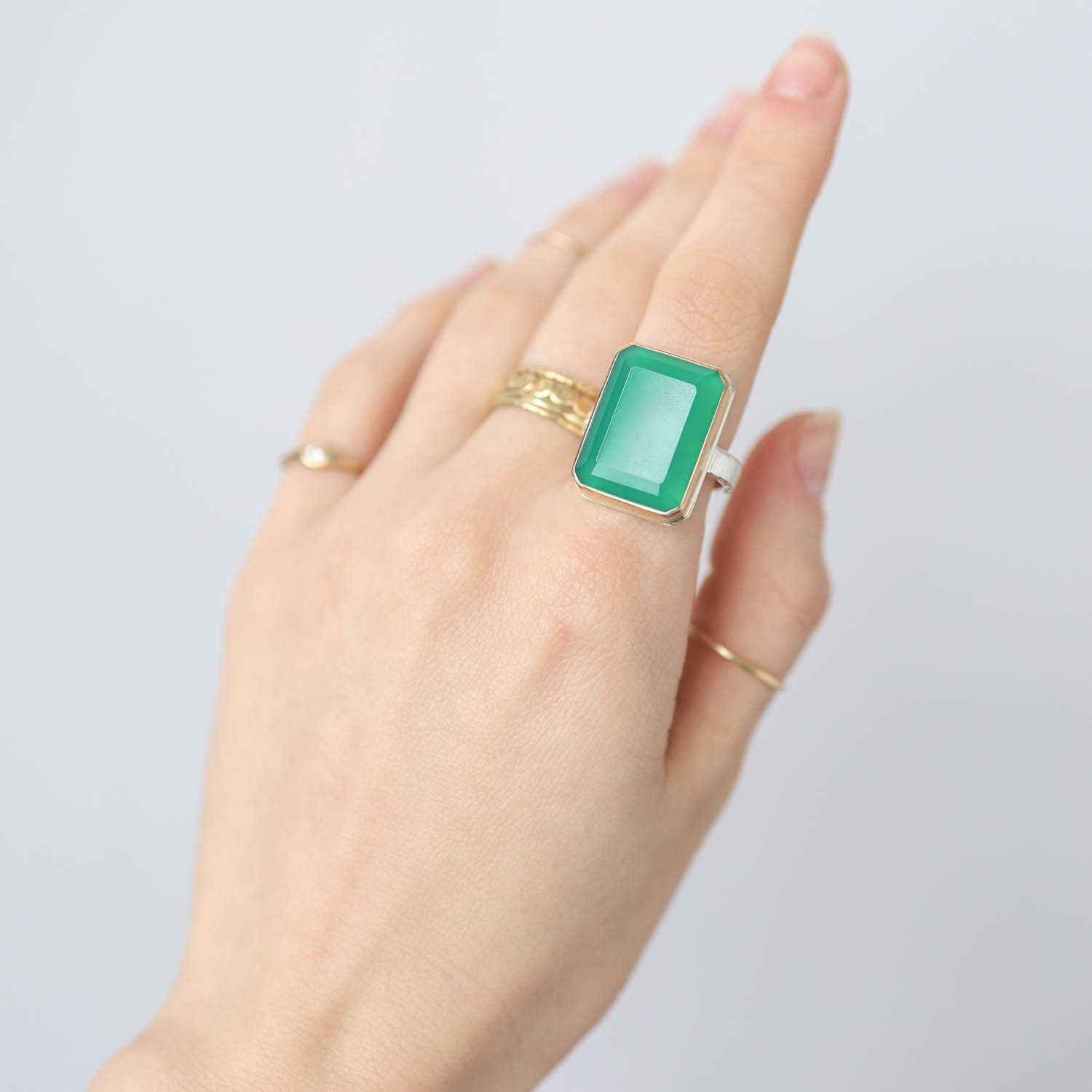 Jamie Joseph: Sterling & 14k gold ring table up green onyx ,middle bark band,sz 7.75, 3/4 x 9/16