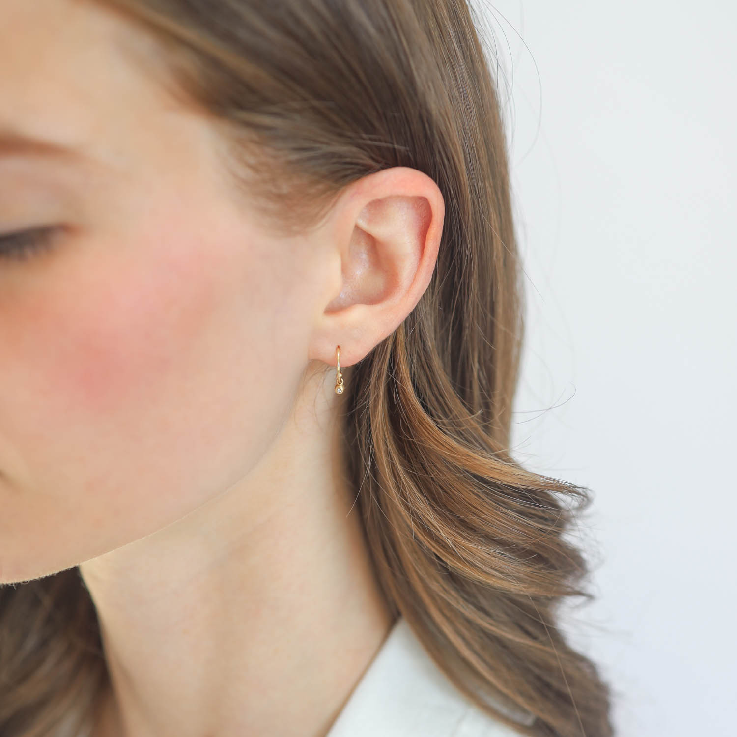 Victoria Cunningham: Earrings, diamond dot dangle, 14K gold, Measures