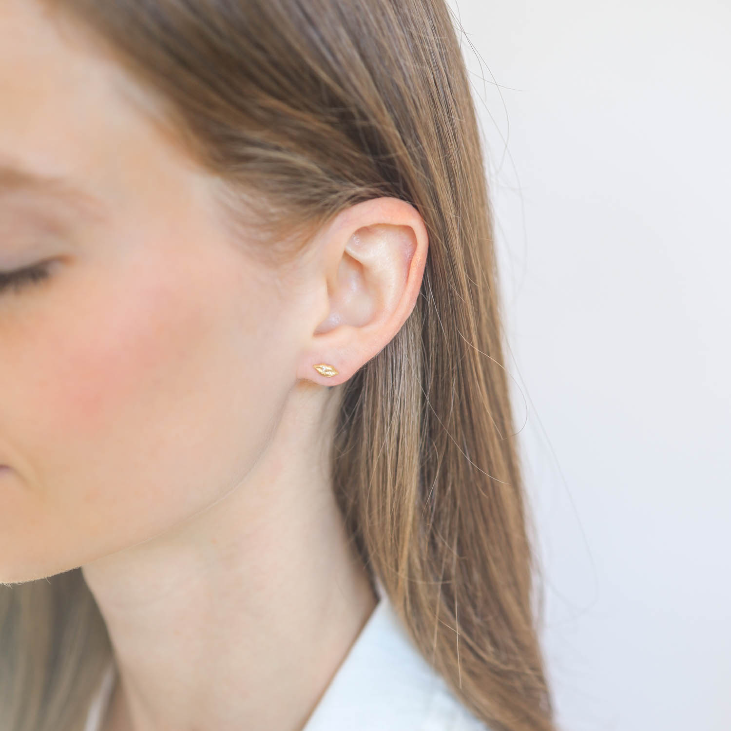 Victoria Cunningham Trunk Show: Earrings, lips posts w/ diamond 14K Yellow Gold 1/8"x 1/4"