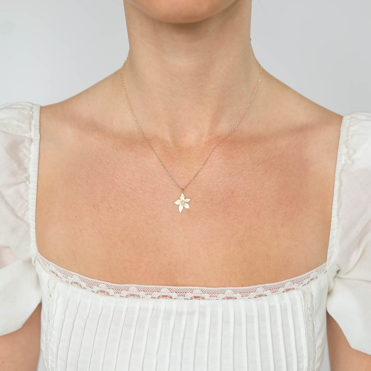 Victoria Cunningham Trunk Show: 14K medium lily