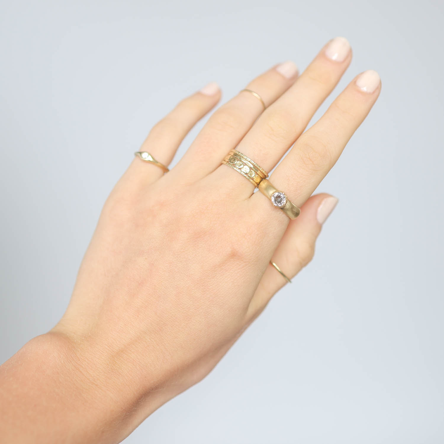 Victoria Cunningham Trunk show : Ring, 14 K Yellow gold,0.45 ct Salt & Pepper Diamond