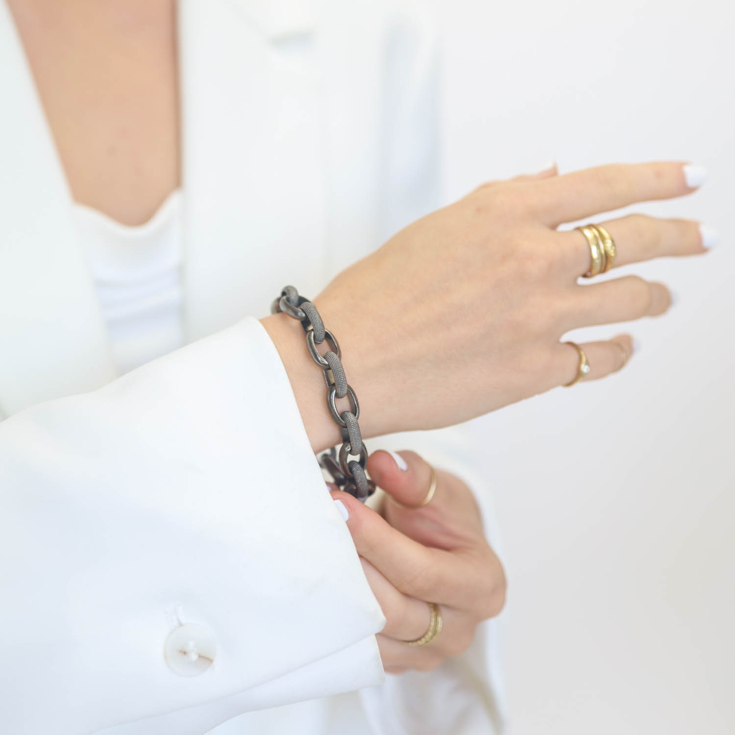 925SUNEERA: Bracelet,NOLAN Black rhodium finish sterling silver w/ alternating plain & textured links ,14k white gold tongue clasp,7.5"