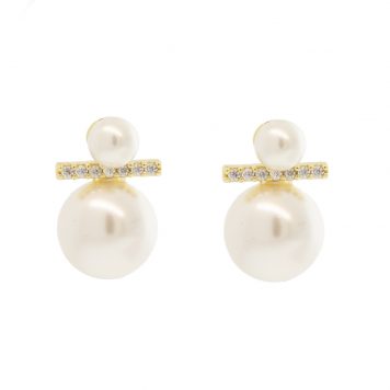 Tai: Pearl drop with gold bar, measure 9/16" x 5/16"