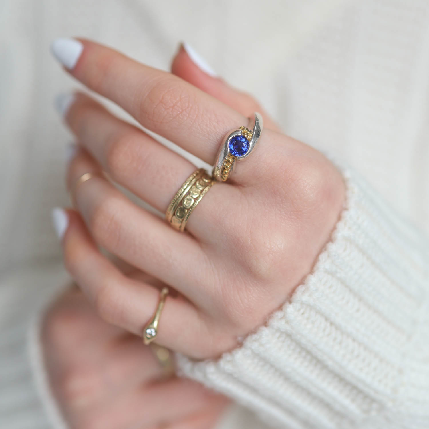Alison Shiboski : Sterling silver & 18k ring ,Sapphire 0.78ct,Semi swirl ring