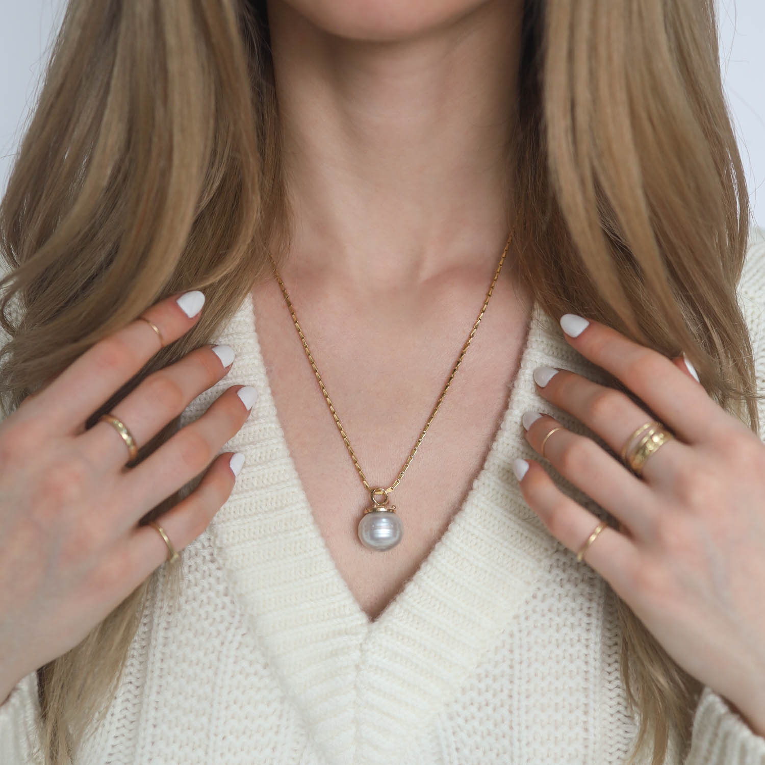 Alison Shiboski : 14K South Sea Pearl pendant 17mm