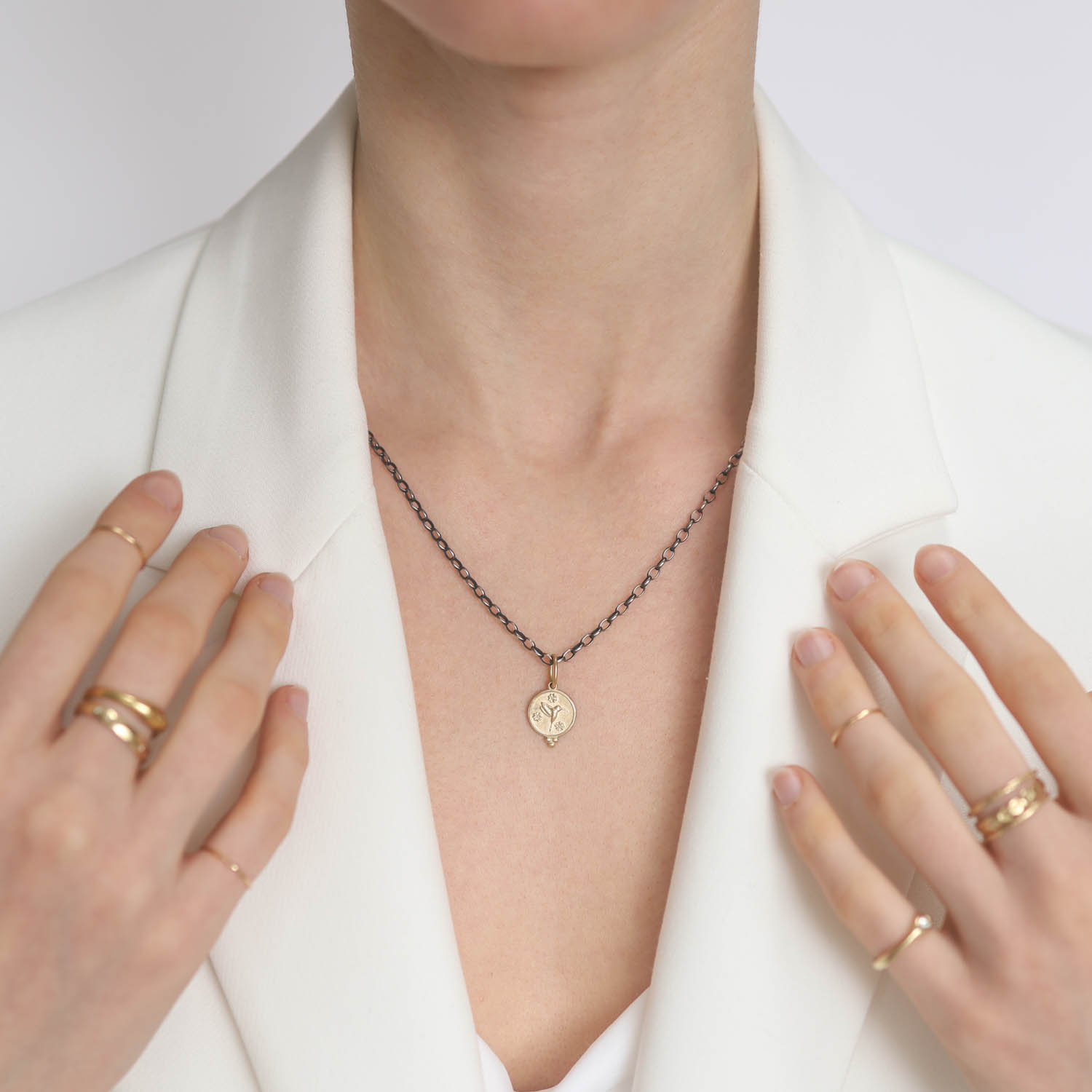 Erica Molinari Trunk Show: 14K small round hummingbird "life"