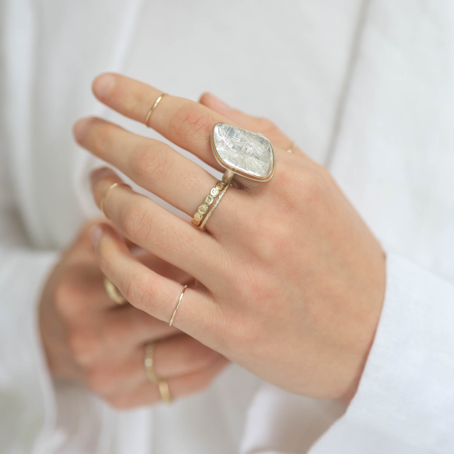 Jamie Joseph: Sterling & 14K Gold Ring w/ Vertical AsymmetricalSurface Cut ROCK CRYSTAL on Middle Groovy Band, size 7.5