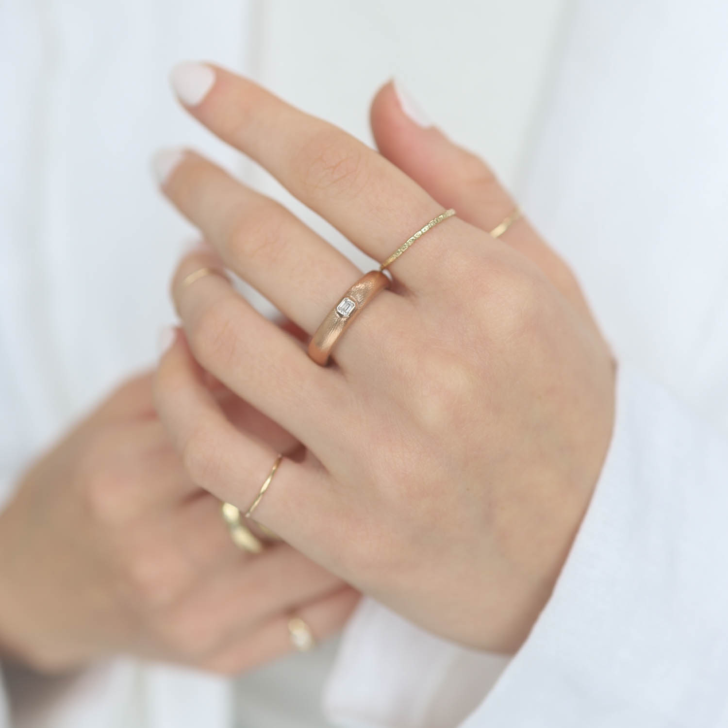 Rene Escobar Trunk show:RING IN SILVER 18K RG AND EMERALD CUT DIA 0.08CT 6.1GR TOTAL 3.1SS 3GR18K