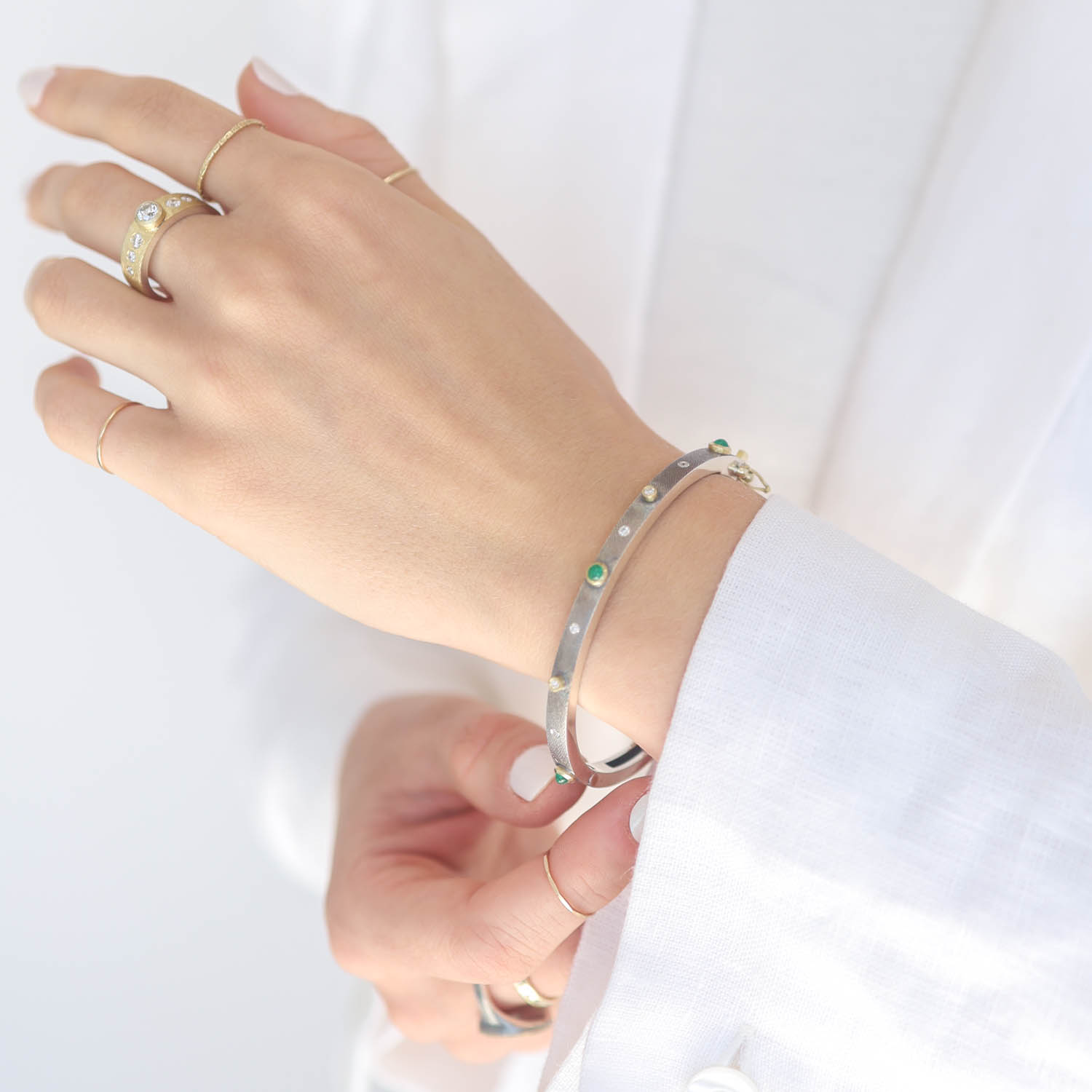 Rene Escobar Trunk show:BANGLE 4MM IN SILVER 18K YG 1.14CT EMERALD AND 0.30CT DIAMOND