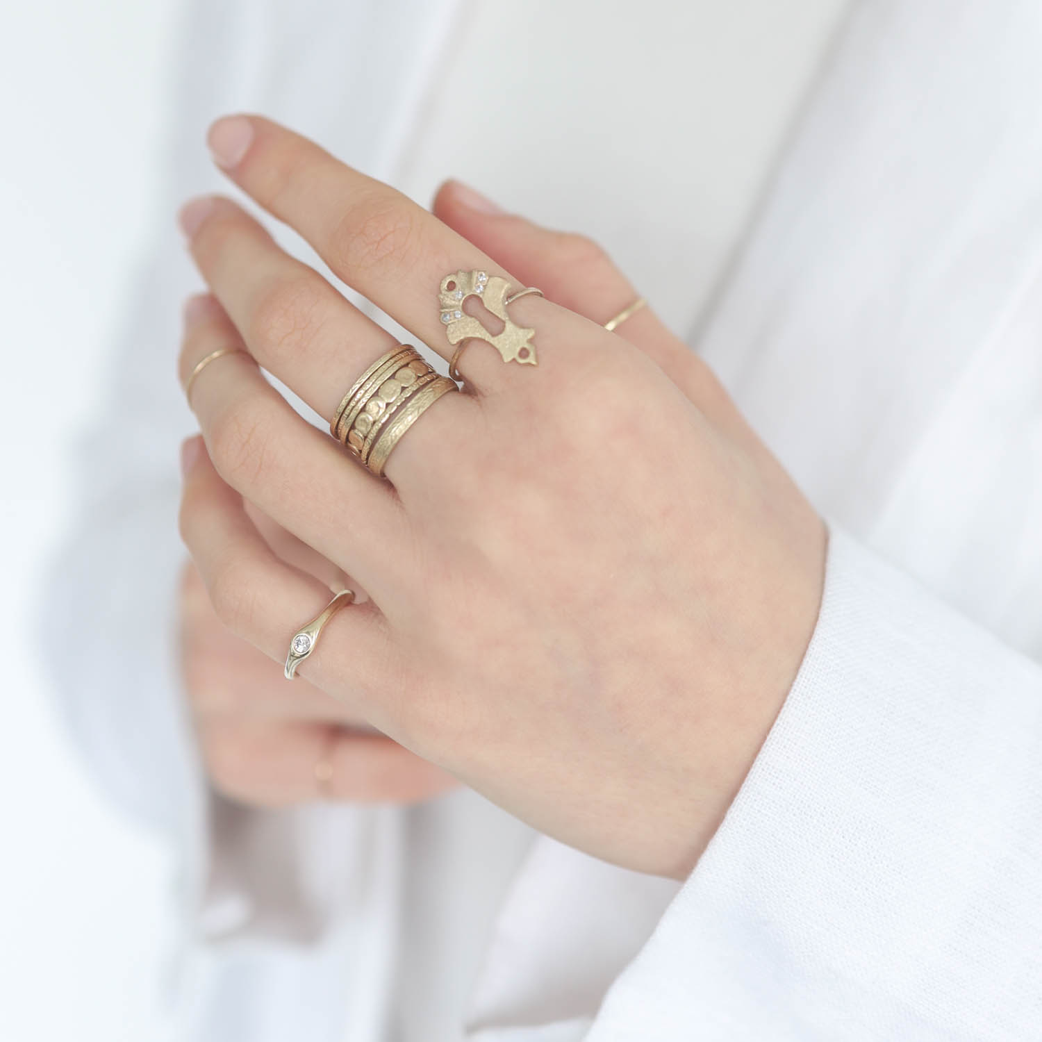 Acanthus : Ring, Luminous Keyplate, size 7, 14k YG