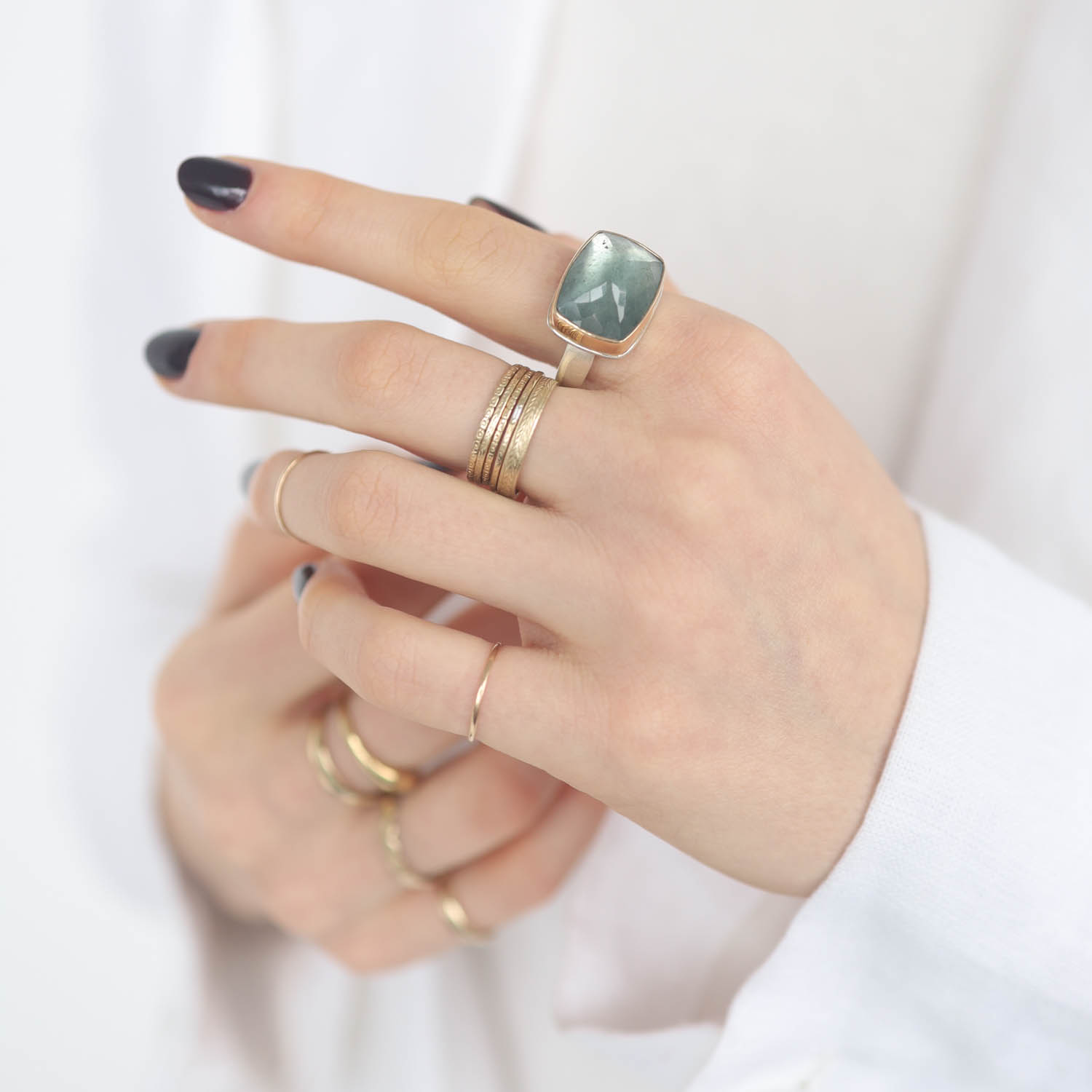 Jamie Joseph: Sterling & 14K Gold Ring w/ Rectangular Inverted MOSS AQUAMARINE on Live Edge Band, Size 7 1/2, 1/2" x 11/16"