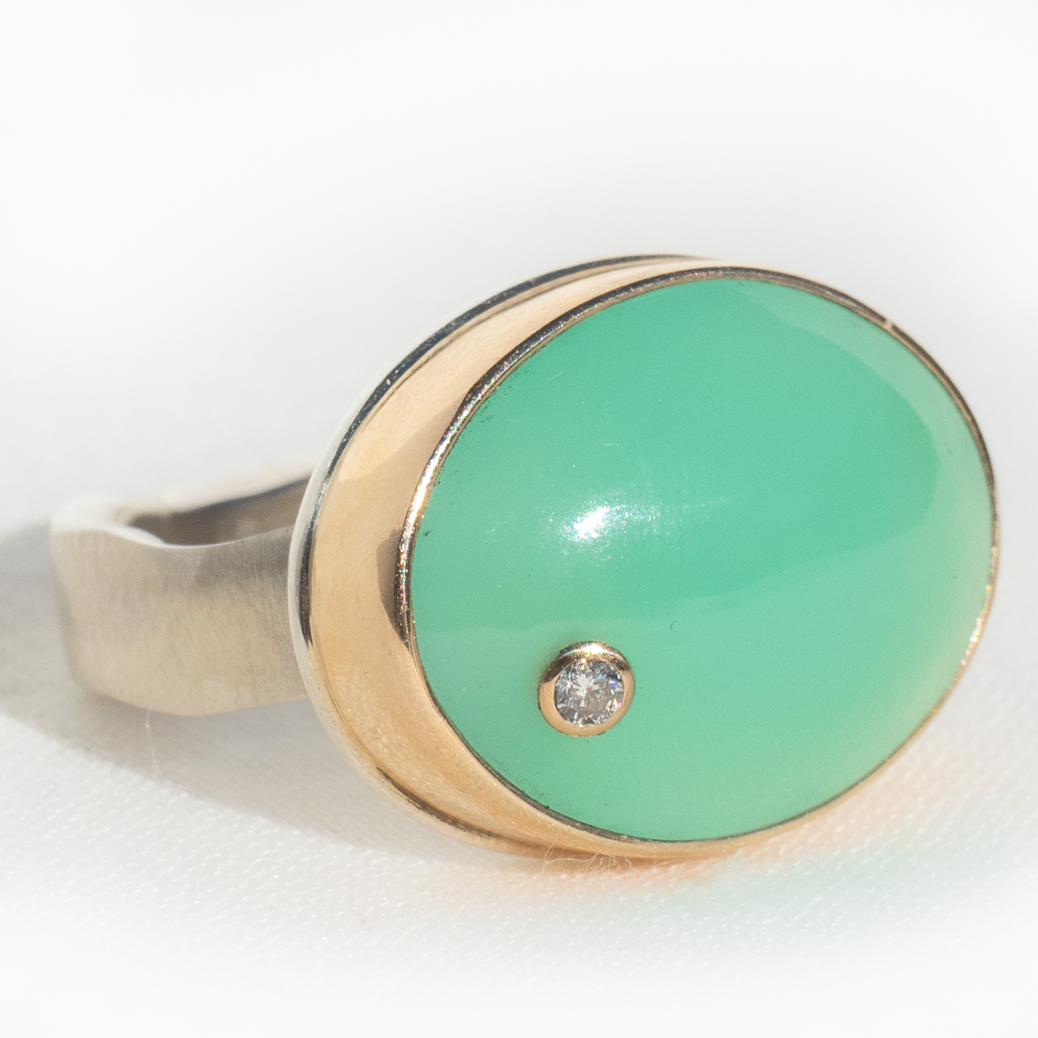 Jamie Joseph : Sterling & 14K Gold Ring w/ Smooth Oval CHRYSOPRASE & .03 ct Diamond on Live Edge Band,size 7