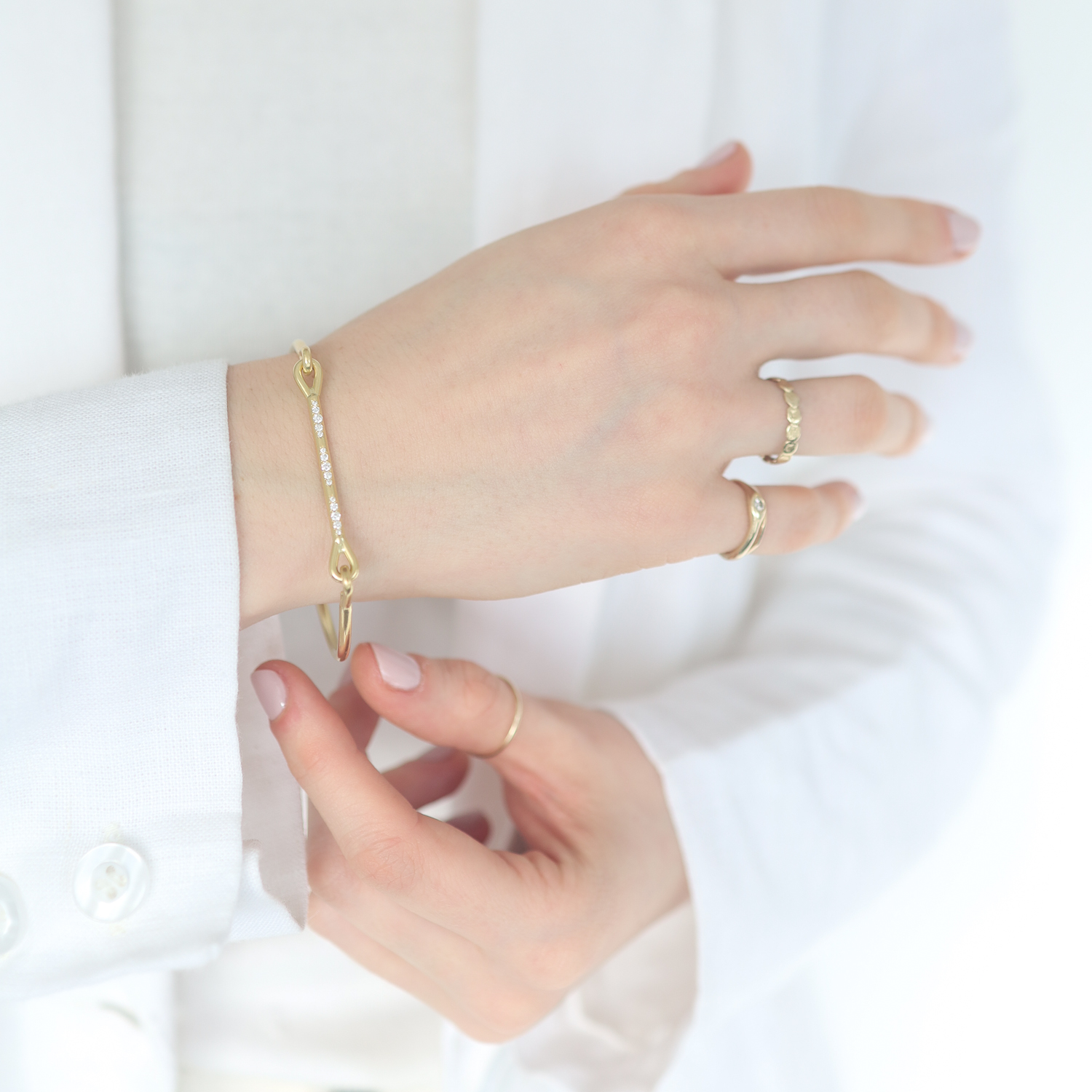 Tura Sugden: Needle Eye Cuff, Clustered Diamonds, 18K YG