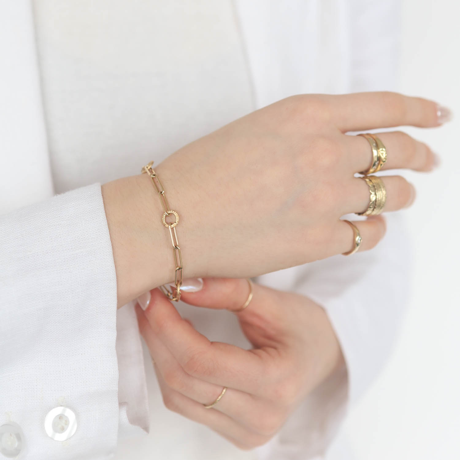 Alison Shiboski: 18k paperclip bracelet with 4 round textured links