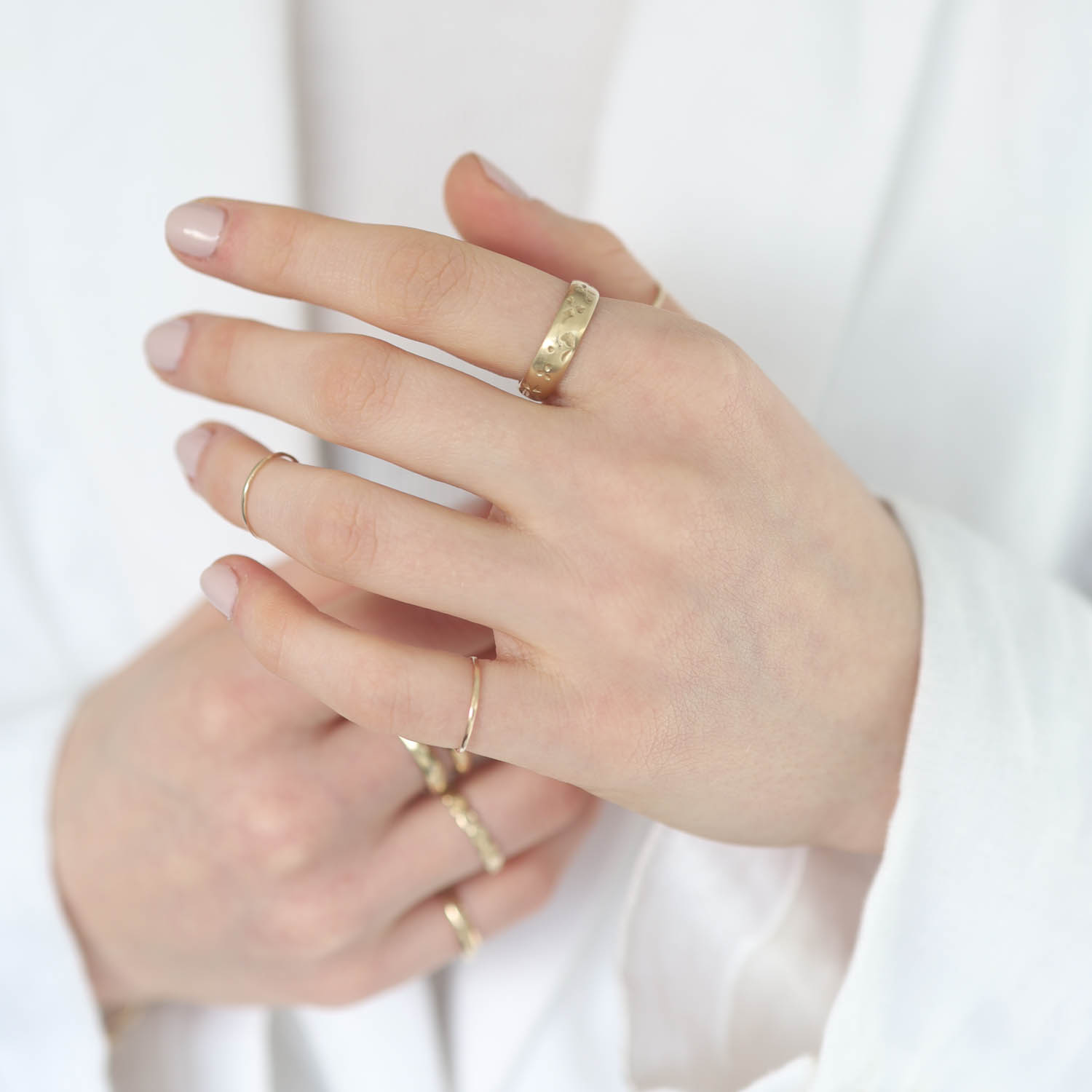 Kaylin Hertel: Wide Petal Print Band 14K yellow gold sz 6