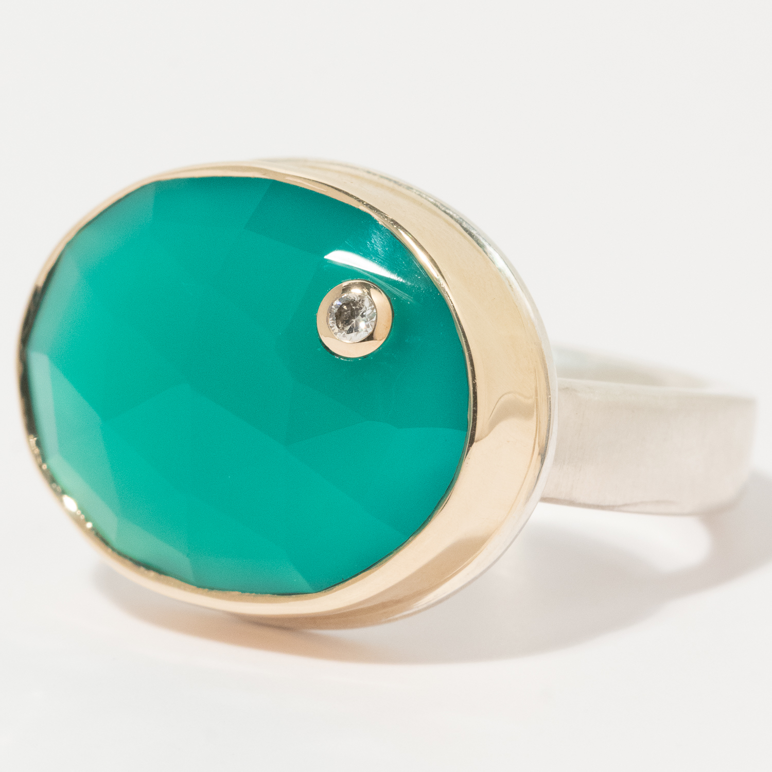 Jamie Joseph: Sterling & 14K Gold Ring w/ Oval Rose Cut GREEN ONYX & .03 ct Diamond on Y Band, Size 8, 9/16" x 3/4"