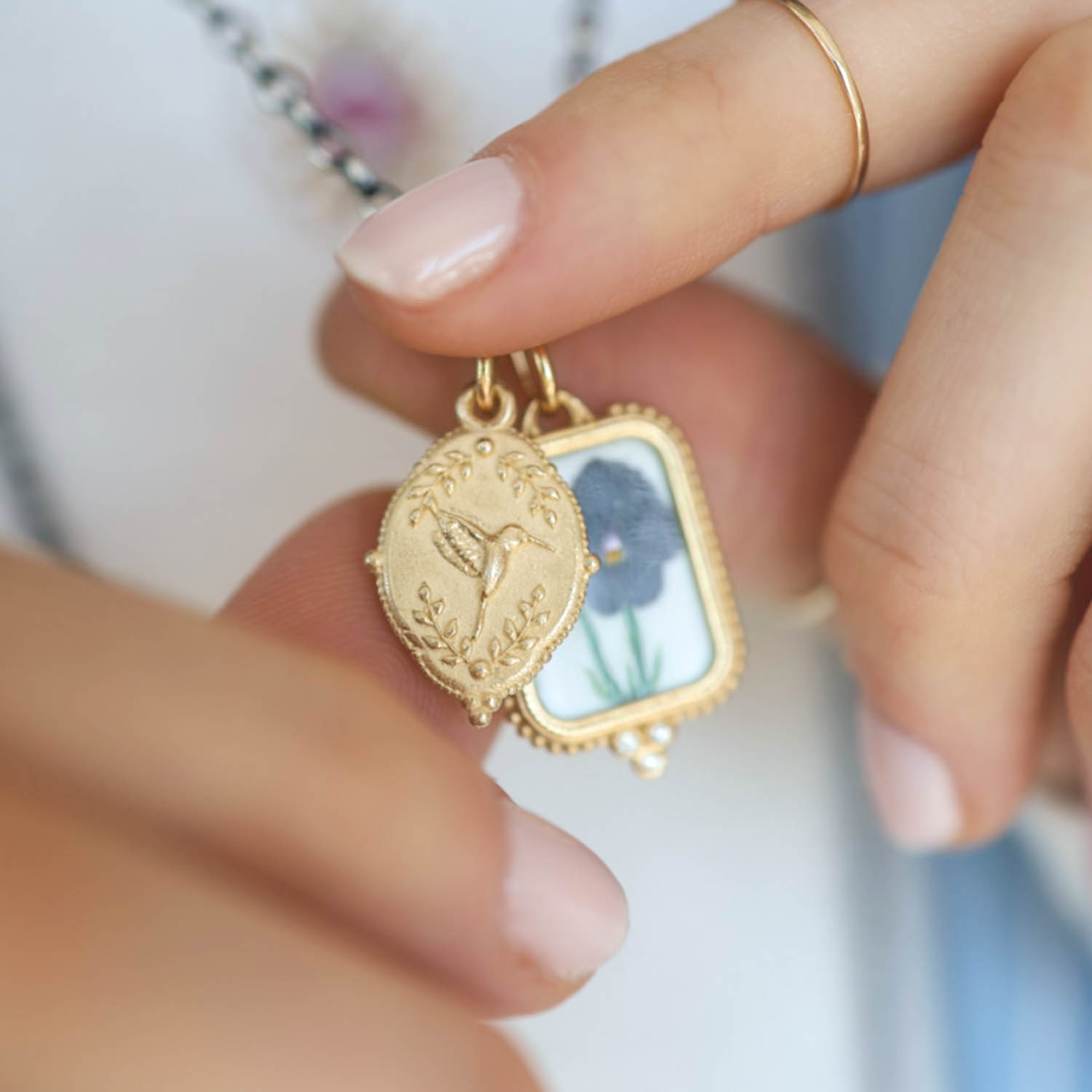 Erica Molinari Trunk show : Charm,14k Hummingbird-"Gratitude", measures 1 1/16" x 1/2" including bail