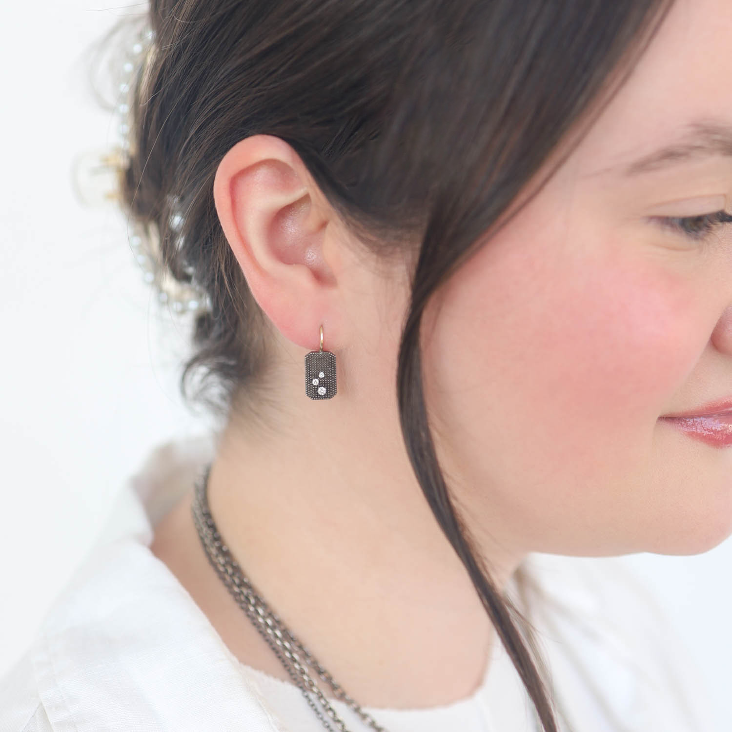 925SUNEERA: Earrings,La Petite,TOBY,Black rhodium finish textures ss,3 white diamonds ,0.08cts,14k earwires