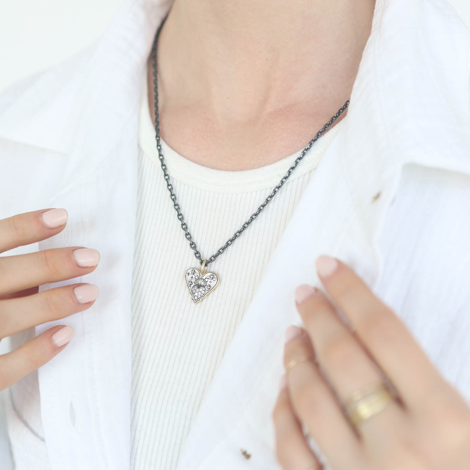 Erica Molinari Trunk Show: ss/18k small baby sacred heart-"My love" - .094cts